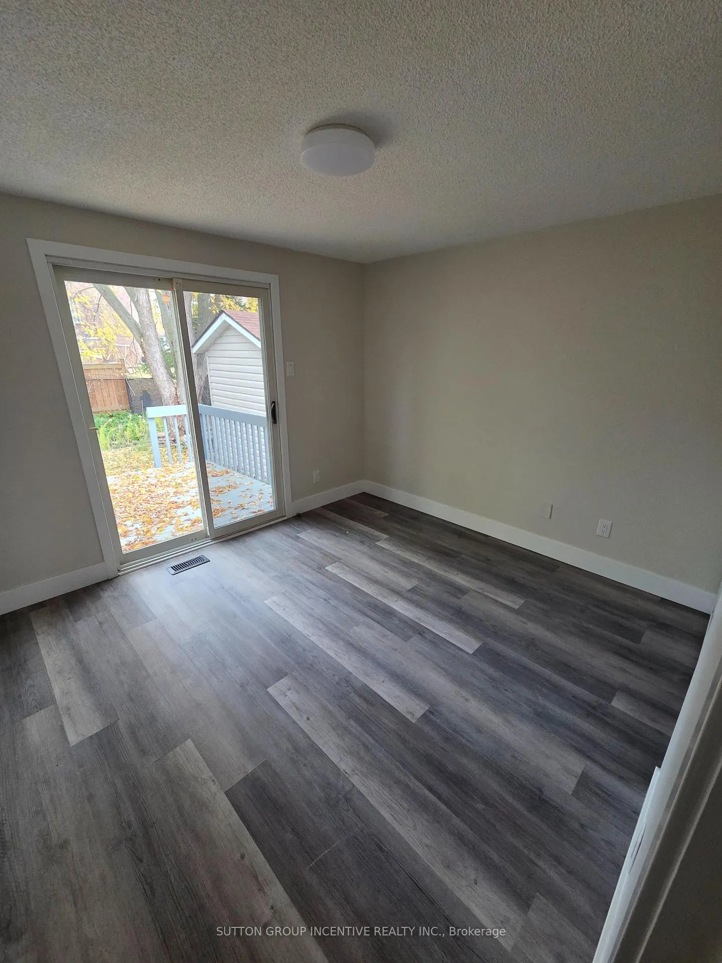 Photo 23 of 39 Royal Oak Drive, Innisfil, Cookstown — HOMEH