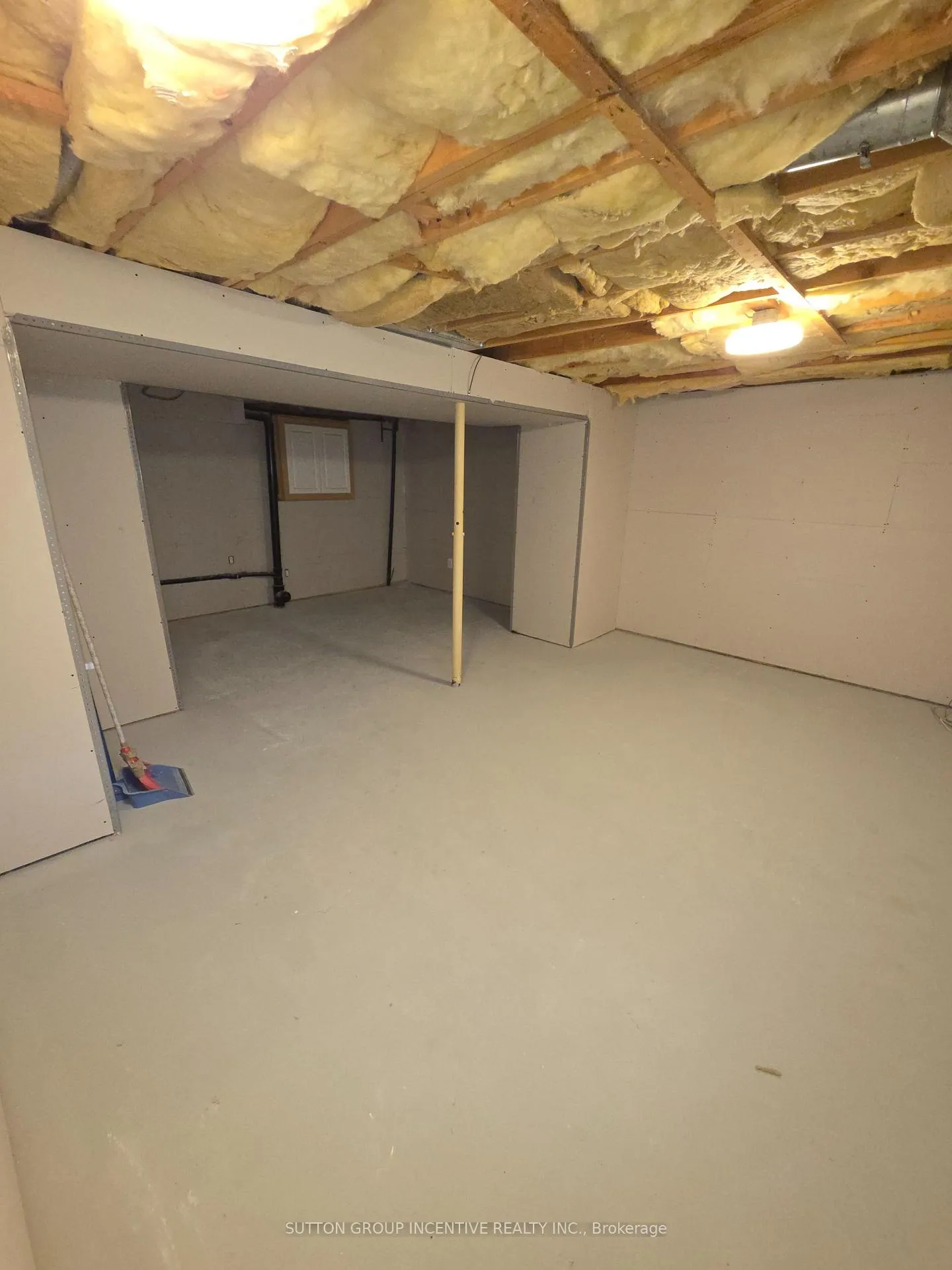 Photo 32 of 39 Royal Oak Drive, Innisfil, Cookstown — HOMEH