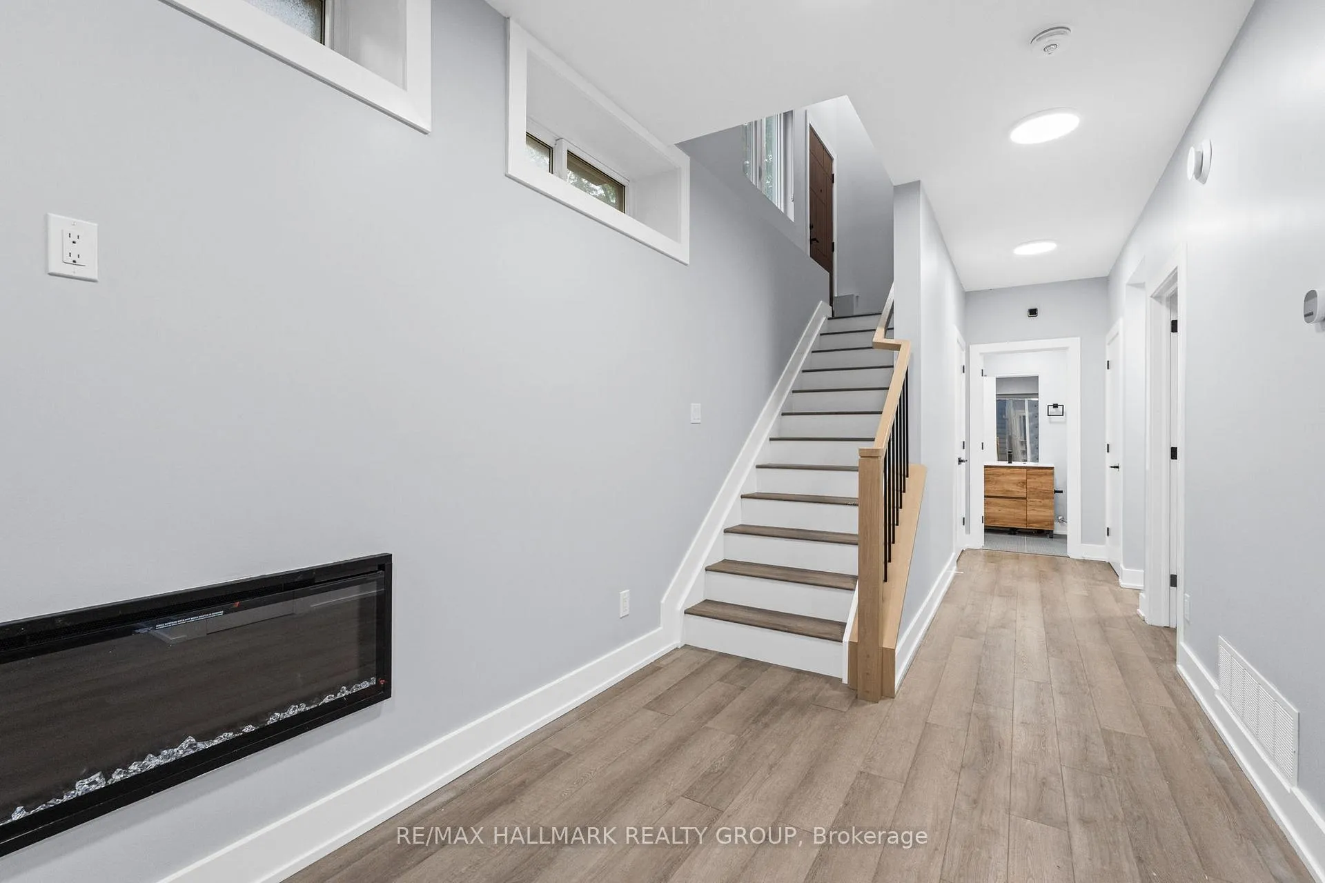 Photo 2 of Unit B, 884 Byron Avenue, Ottawa, McKellar/Highland — HOMEH