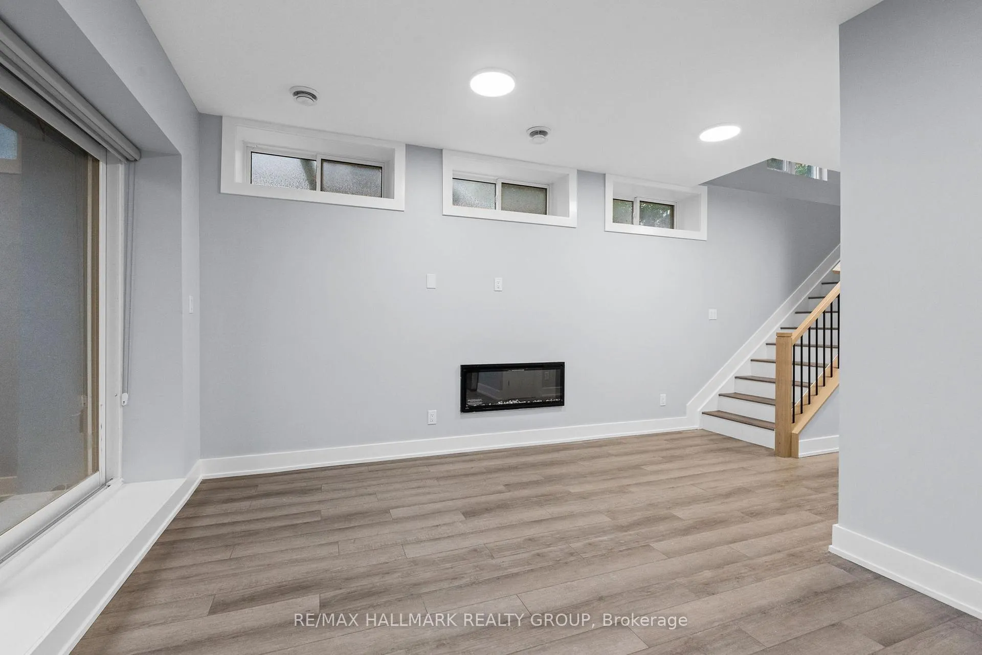 Photo 3 of Unit B, 884 Byron Avenue, Ottawa, McKellar/Highland — HOMEH