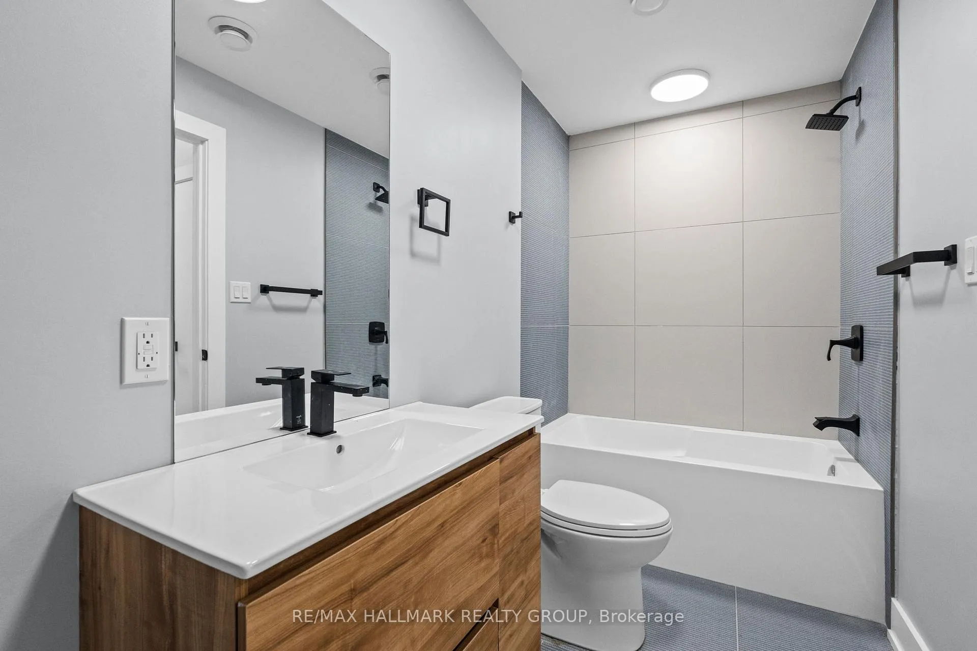 Photo 12 of Unit B, 884 Byron Avenue, Ottawa, McKellar/Highland — HOMEH