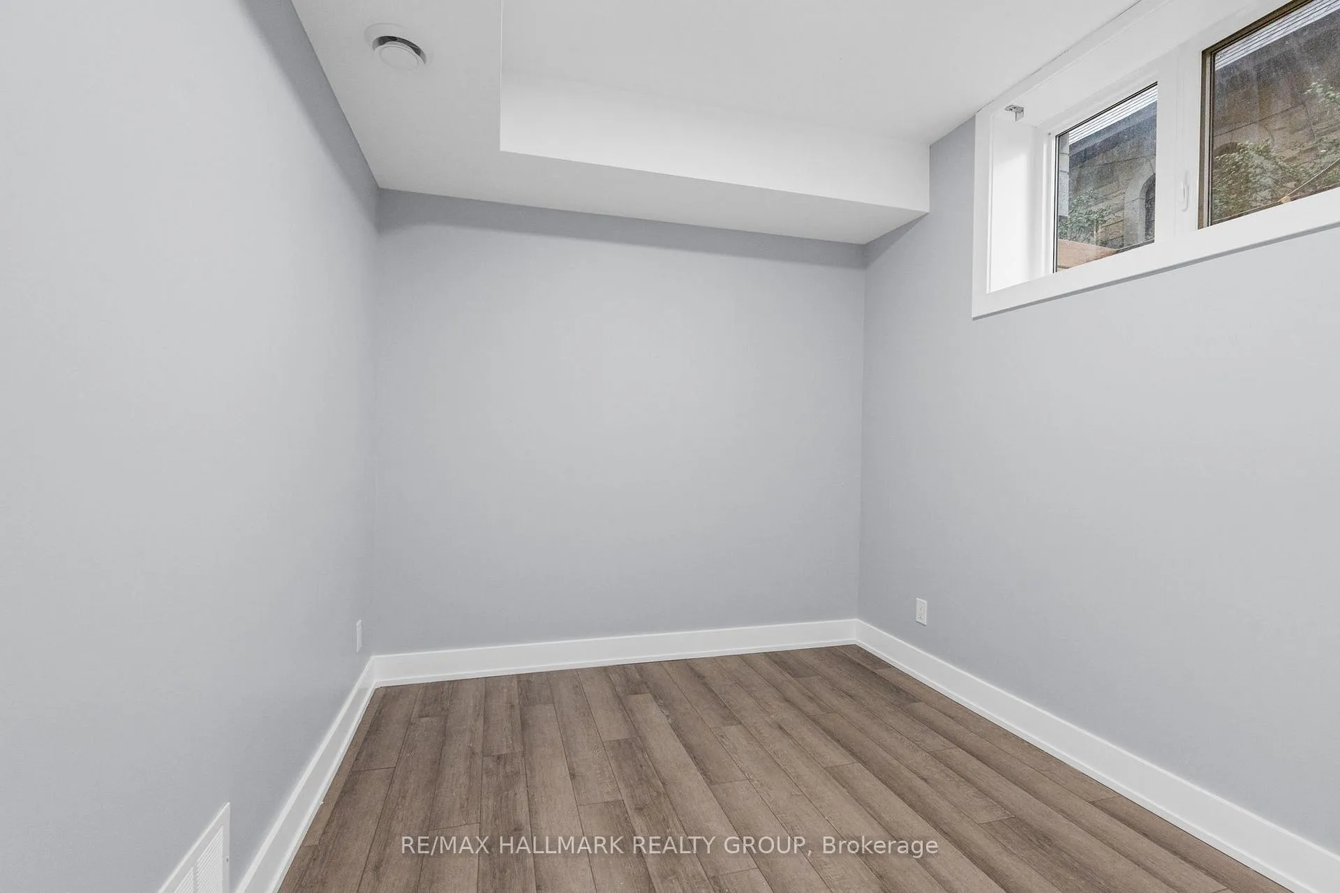 Photo 13 of Unit B, 884 Byron Avenue, Ottawa, McKellar/Highland — HOMEH