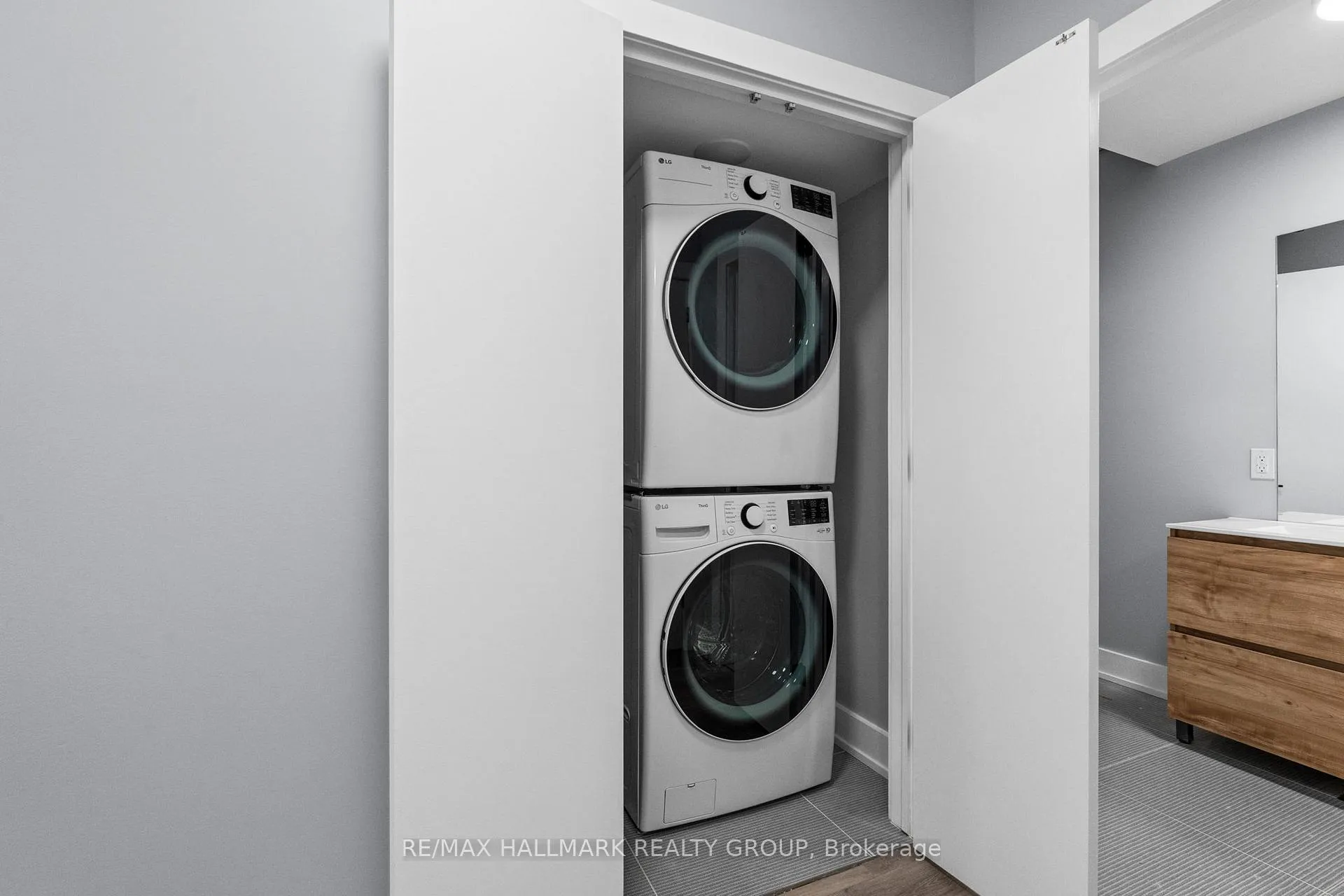 Photo 15 of Unit B, 884 Byron Avenue, Ottawa, McKellar/Highland — HOMEH