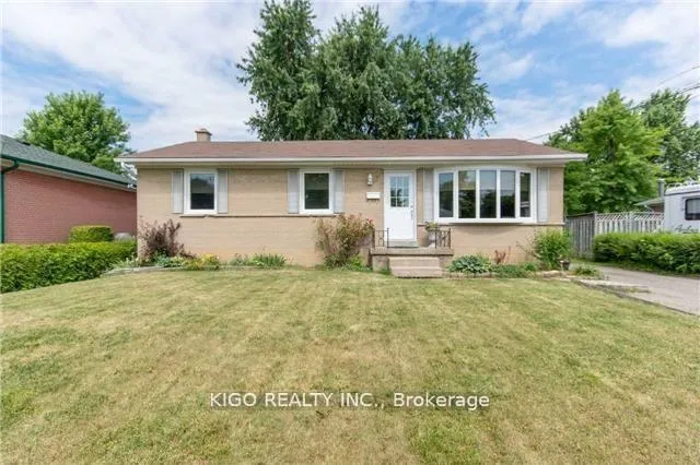 Front of 39 McGilvray Crescent