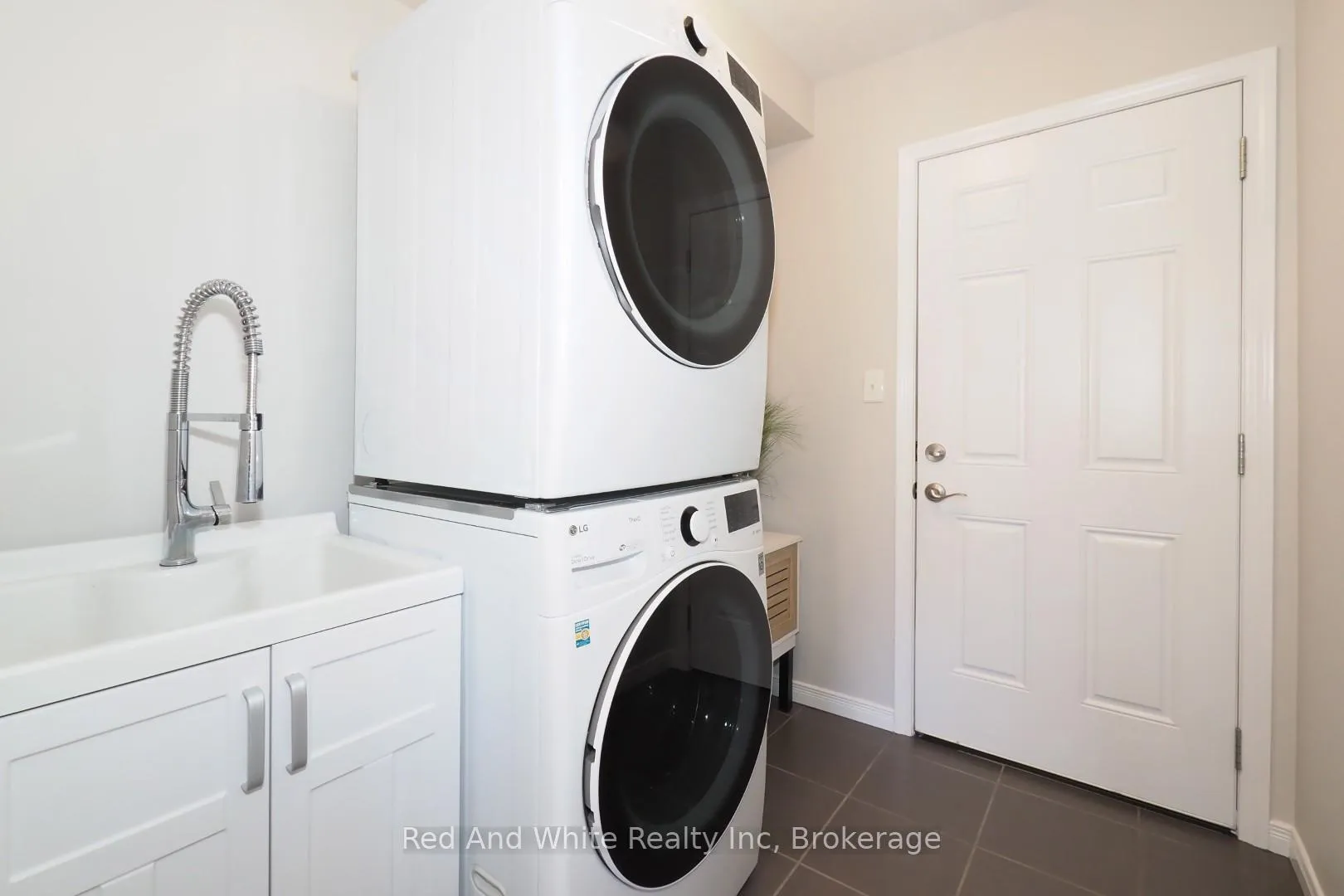 Photo 22 of 441 Woodbine Avenue, Kitchener — HOMEH