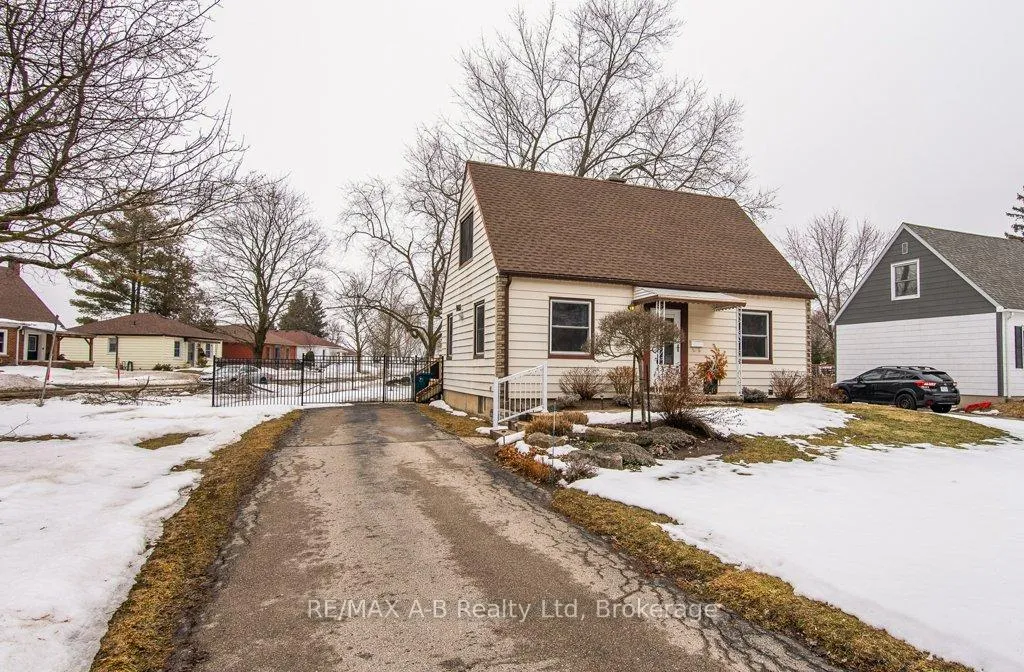 Photo 2 of 54 Glastonbury Drive, Stratford — HOMEH