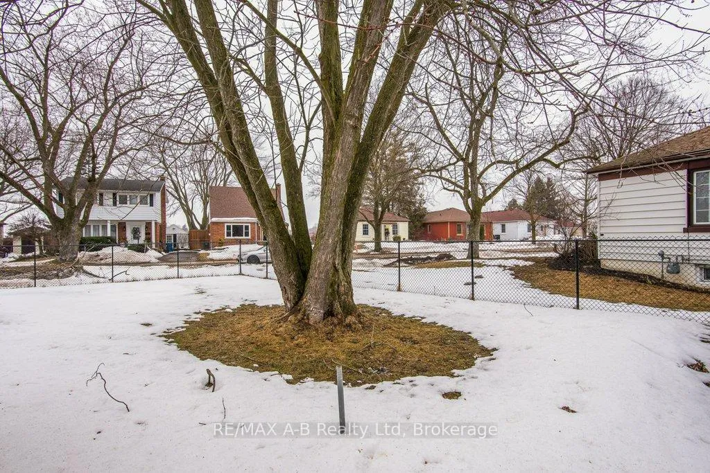 Photo 10 of 54 Glastonbury Drive, Stratford — HOMEH
