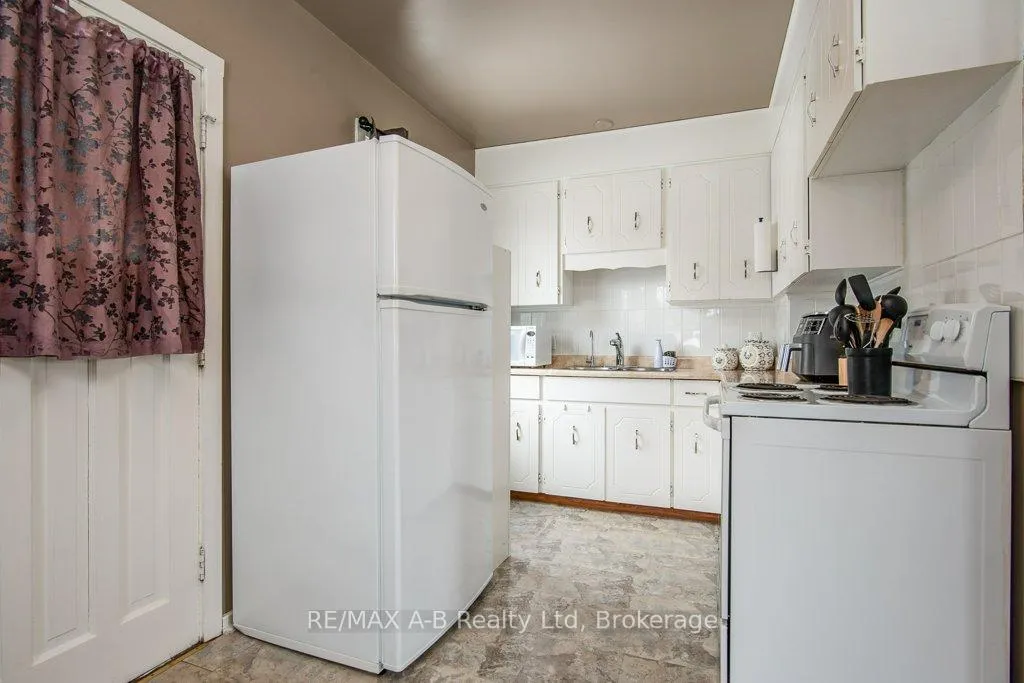 Photo 22 of 54 Glastonbury Drive, Stratford — HOMEH