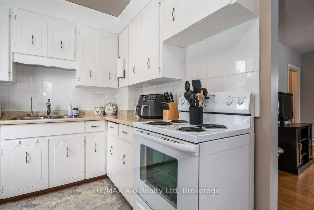 Photo 23 of 54 Glastonbury Drive, Stratford — HOMEH