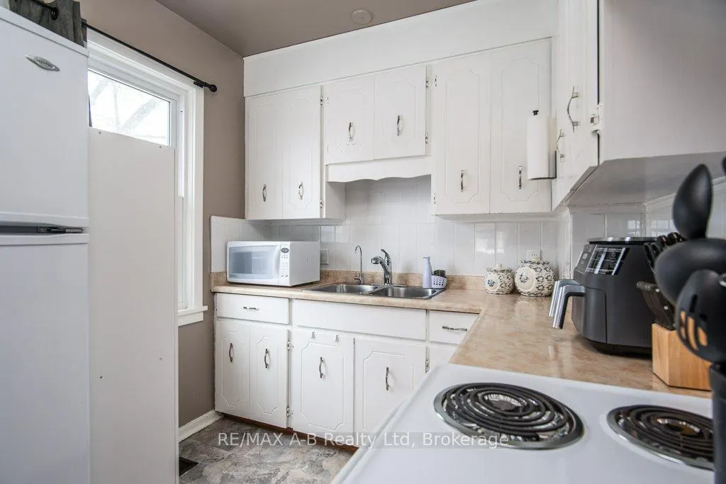Photo 24 of 54 Glastonbury Drive, Stratford — HOMEH