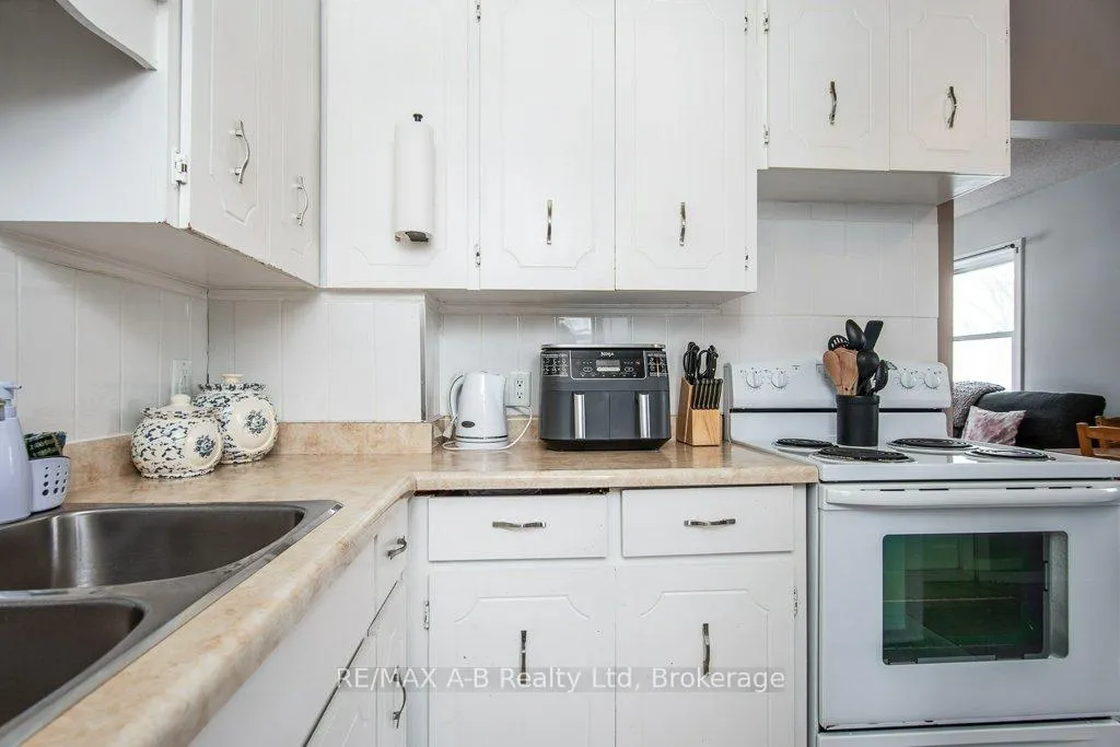 Photo 26 of 54 Glastonbury Drive, Stratford — HOMEH