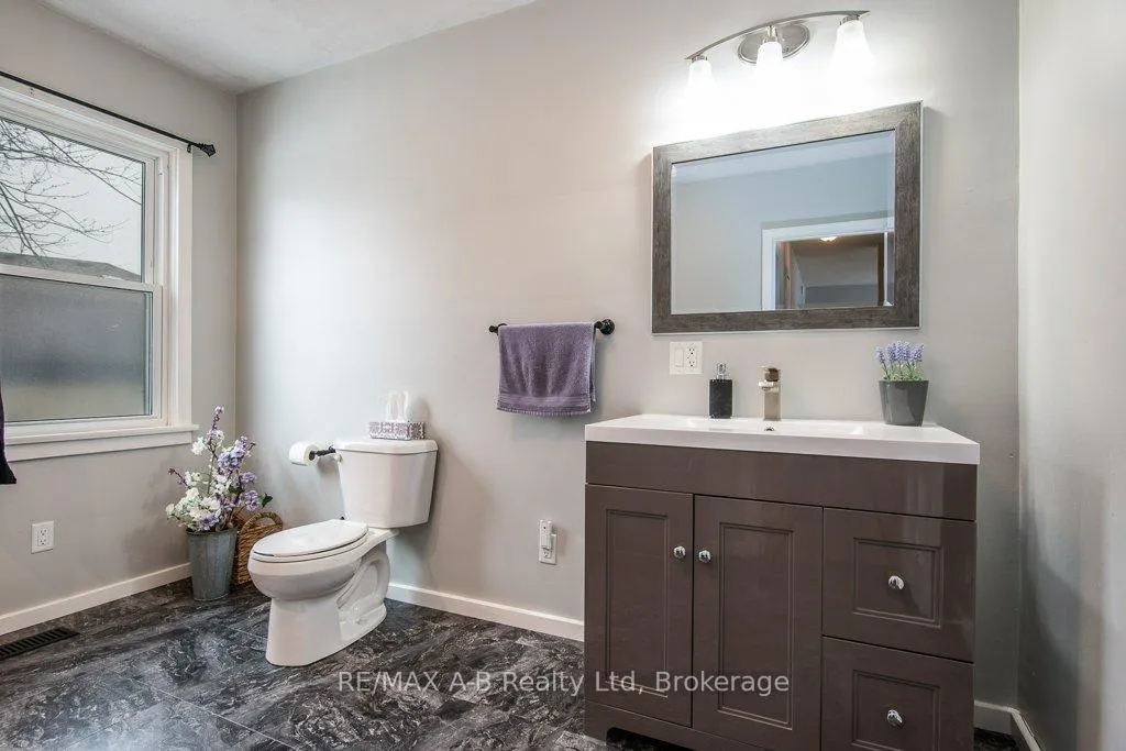 Photo 32 of 54 Glastonbury Drive, Stratford — HOMEH