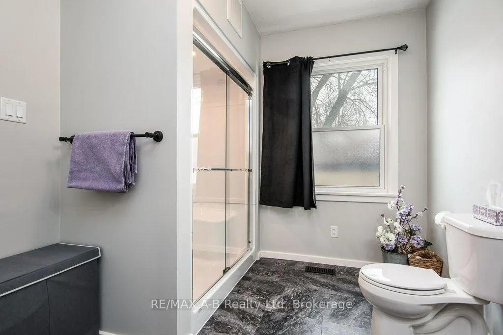 Photo 33 of 54 Glastonbury Drive, Stratford — HOMEH