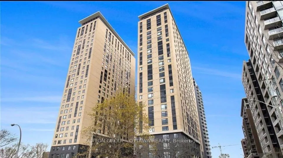 Front of Unit 2208, 105 Champagne Avenue S