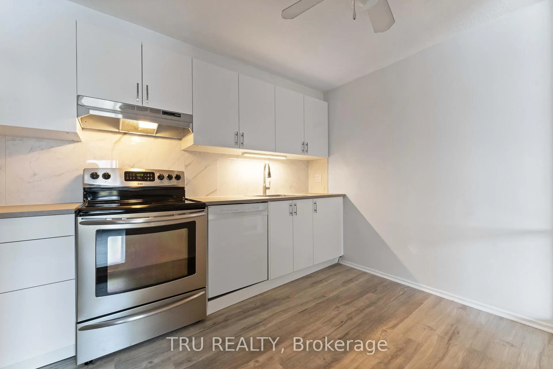 Photo 4 of Unit 8, 898 Elmsmere Road, Ottawa, Beacon Hill South — HOMEH
