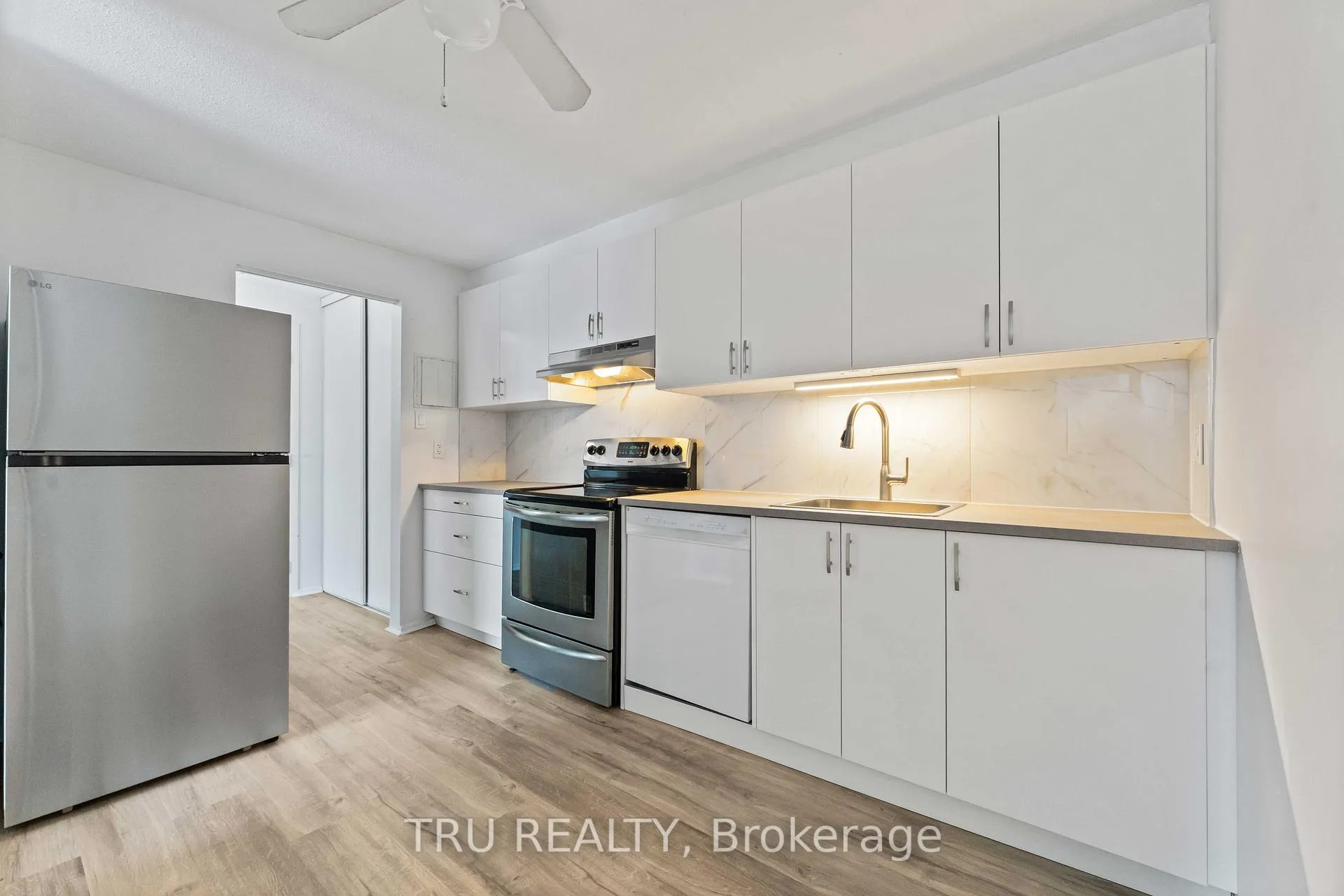 Photo 5 of Unit 8, 898 Elmsmere Road, Ottawa, Beacon Hill South — HOMEH