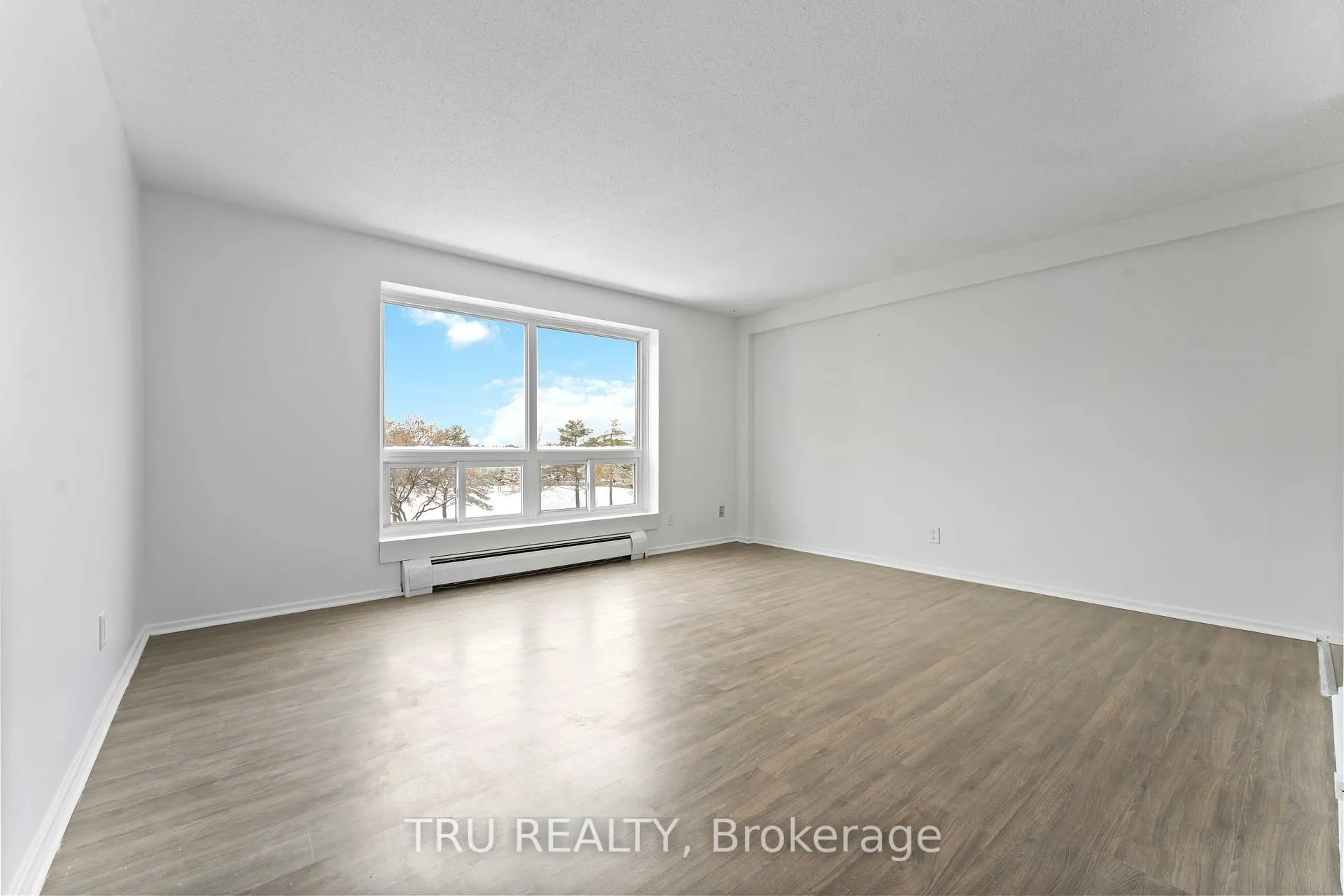 Photo 7 of Unit 8, 898 Elmsmere Road, Ottawa, Beacon Hill South — HOMEH