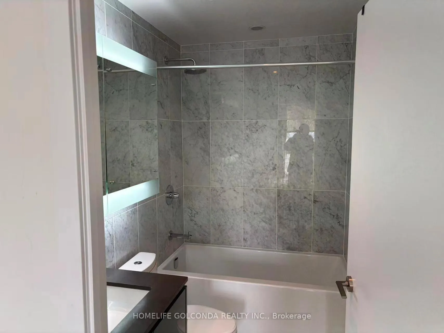 Photo 7 of Unit 3308, 117 Mcmahon Drive, North York, Bayview Village — HOMEH