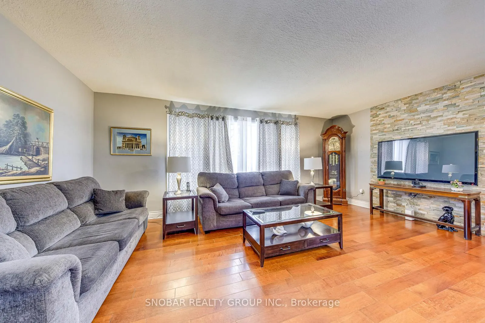 Photo 3 of 22 Coolhurst Drive, Etobicoke, Rexdale-Kipling — HOMEH
