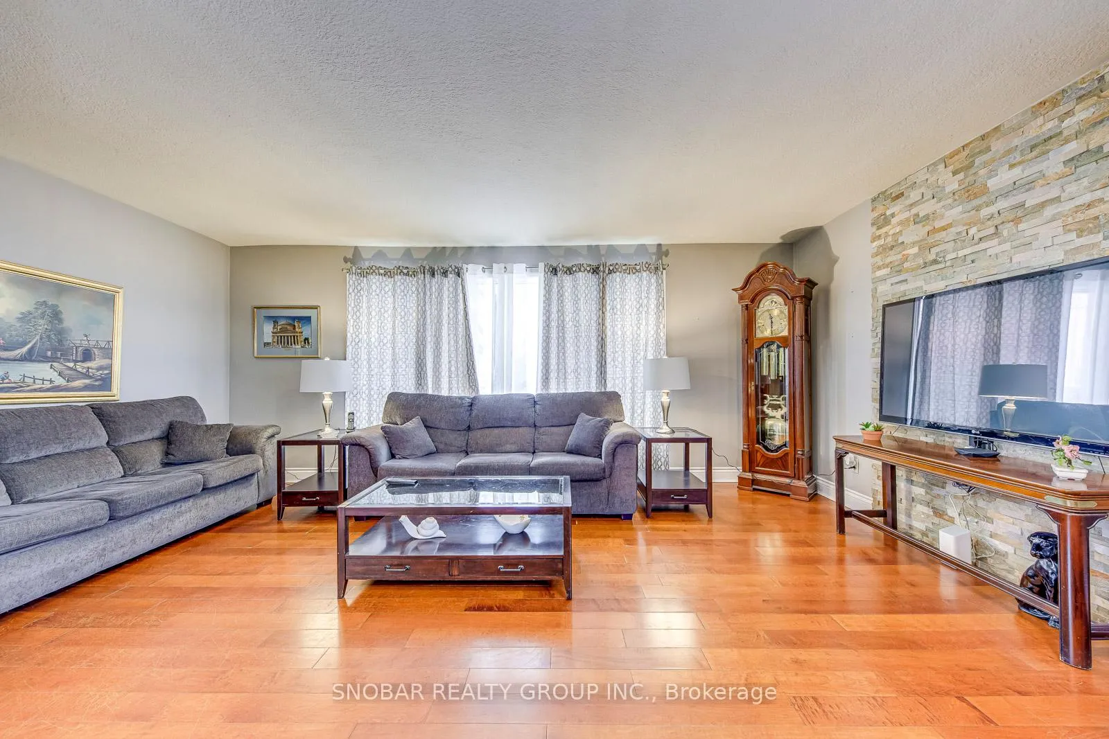 Photo 4 of 22 Coolhurst Drive, Etobicoke, Rexdale-Kipling — HOMEH