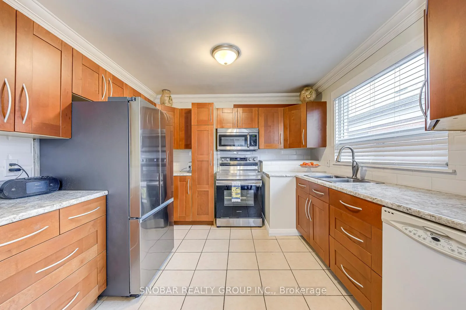 Photo 10 of 22 Coolhurst Drive, Etobicoke, Rexdale-Kipling — HOMEH