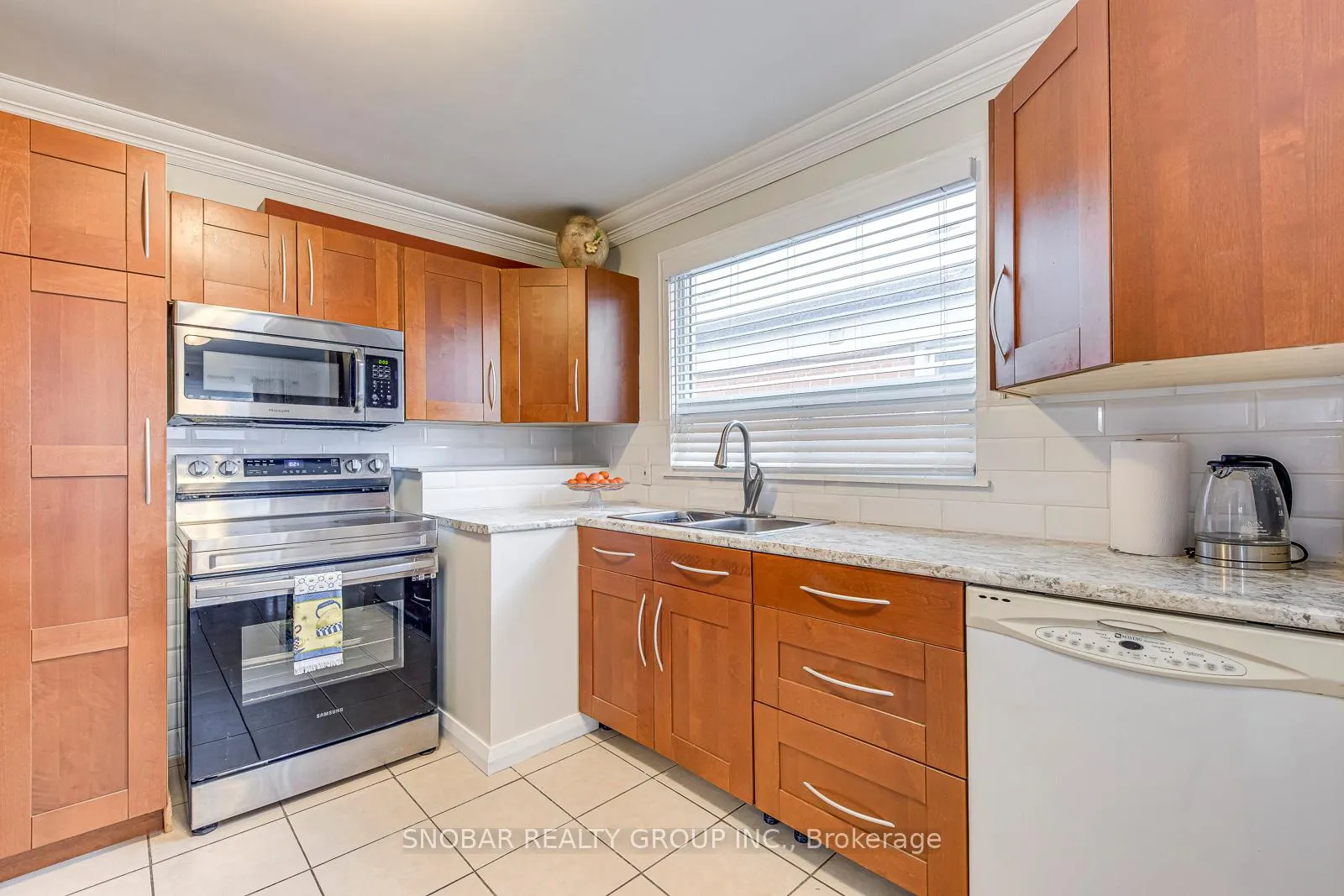 Photo 11 of 22 Coolhurst Drive, Etobicoke, Rexdale-Kipling — HOMEH