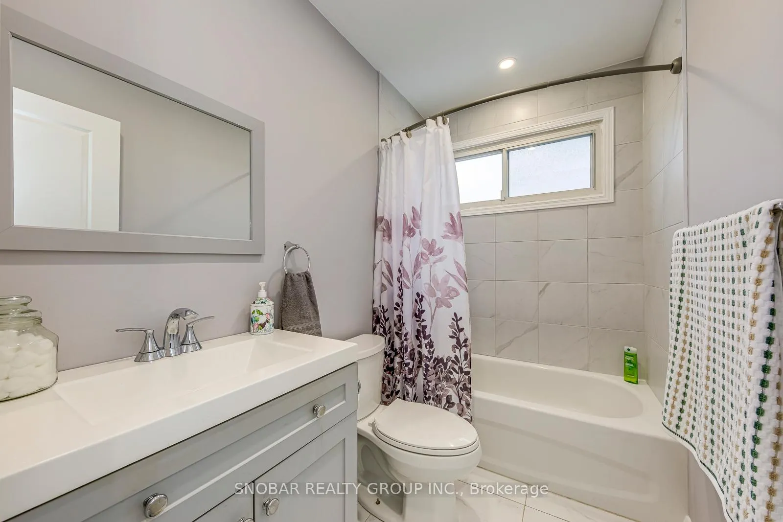 Photo 14 of 22 Coolhurst Drive, Etobicoke, Rexdale-Kipling — HOMEH
