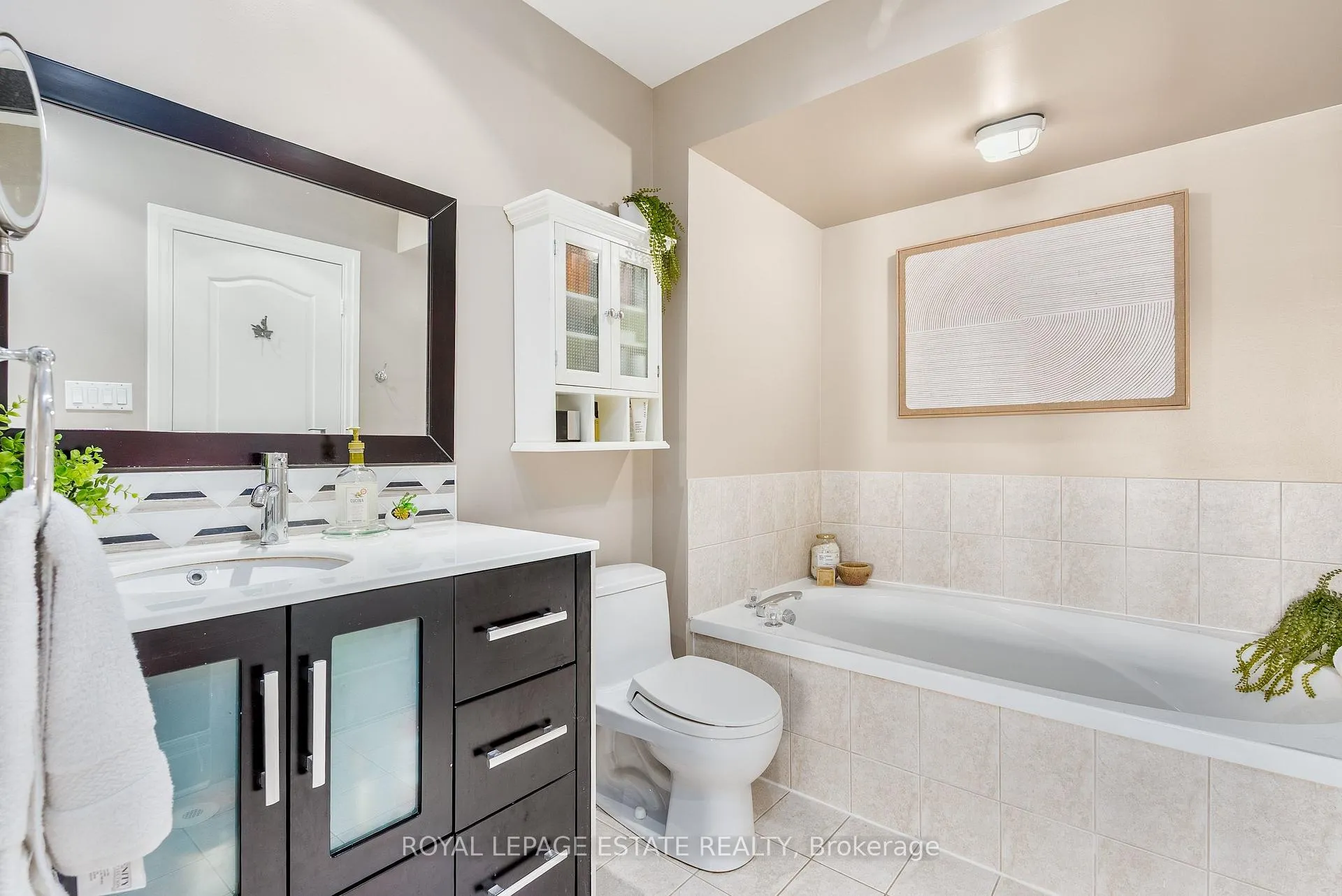 Photo 32 of 120 Clement Road, Etobicoke, Willowridge-Martingrove-Richview — HOMEH