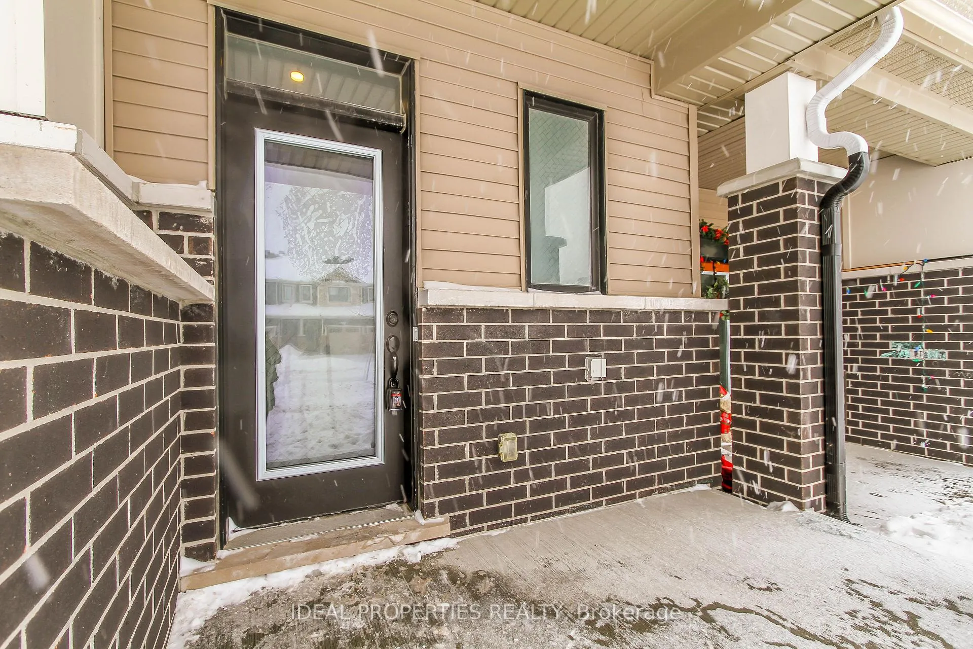 Photo 2 of 703 Derreen Avenue, Ottawa, Stittsville (North) — HOMEH