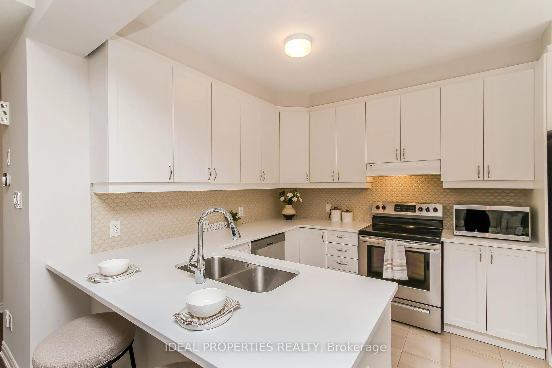Photo 17 of 703 Derreen Avenue, Ottawa, Stittsville (North) — HOMEH