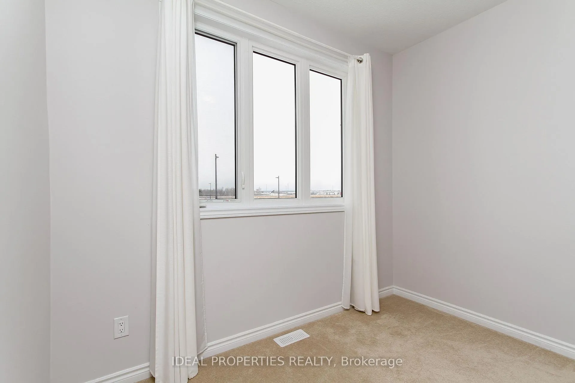 Photo 25 of 703 Derreen Avenue, Ottawa, Stittsville (North) — HOMEH
