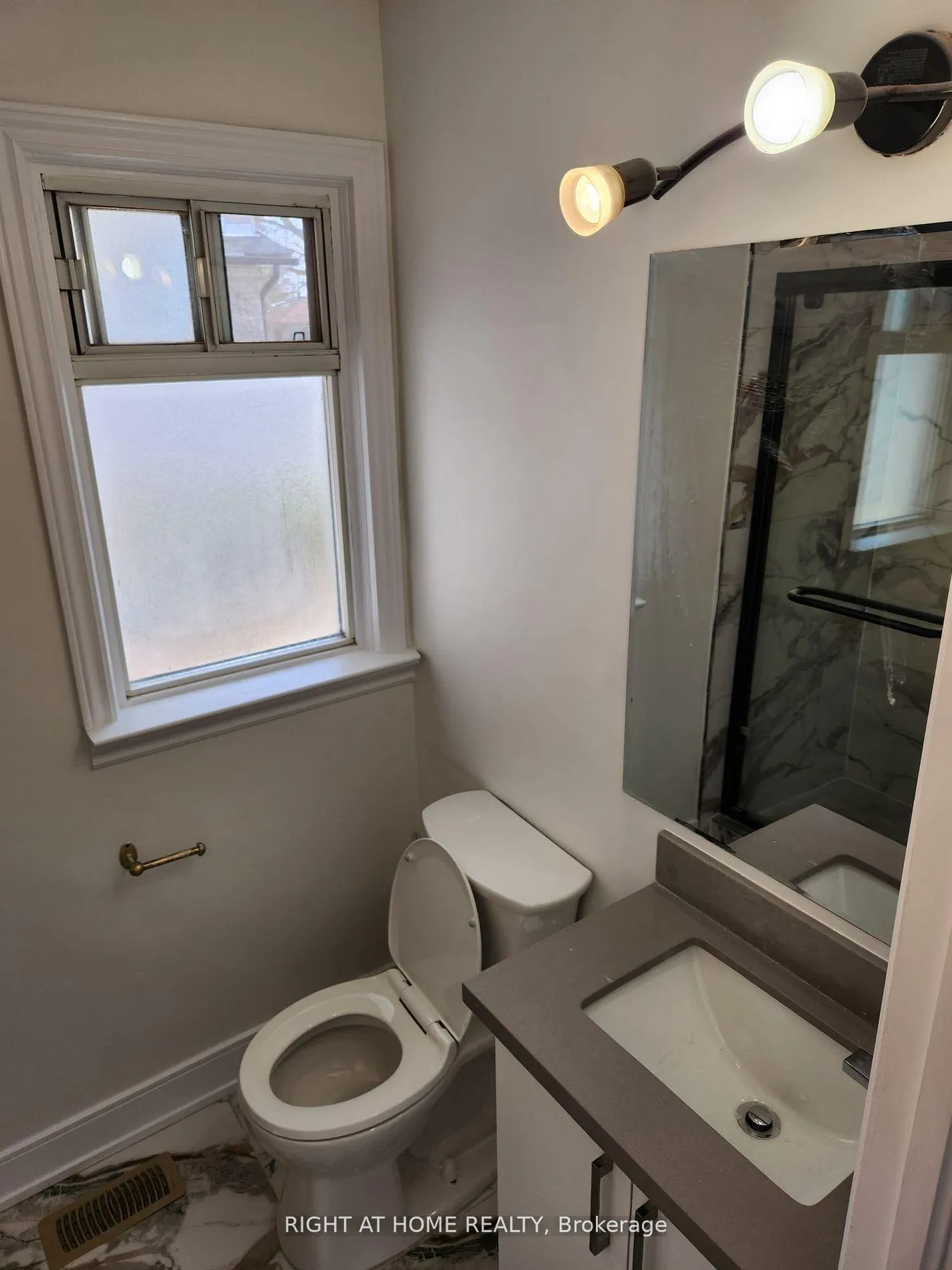 Photo 15 of Unit (Upper), 4 Stanley Court, Brampton, Brampton South — HOMEH