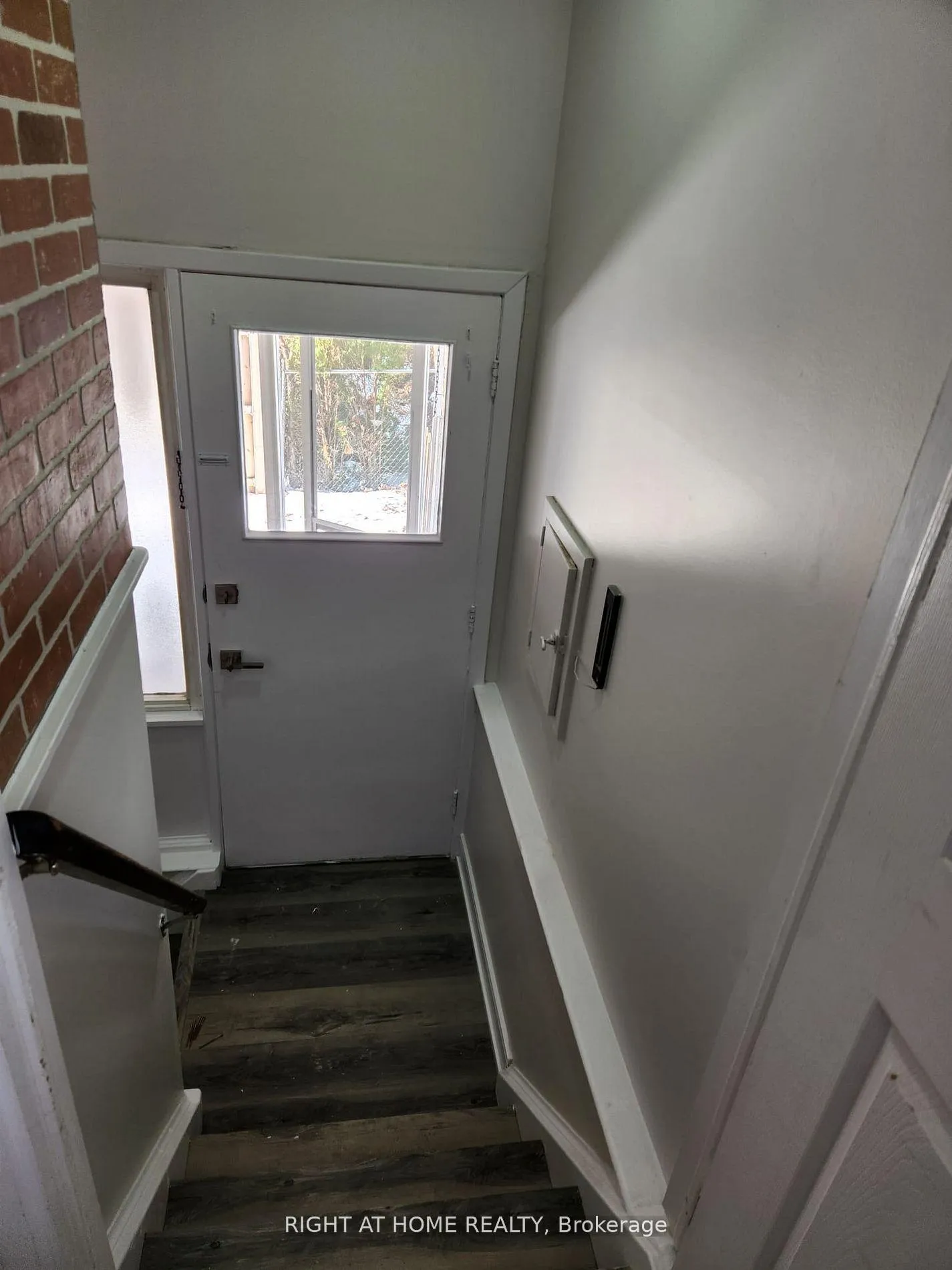 Photo 17 of Unit (Upper), 4 Stanley Court, Brampton, Brampton South — HOMEH