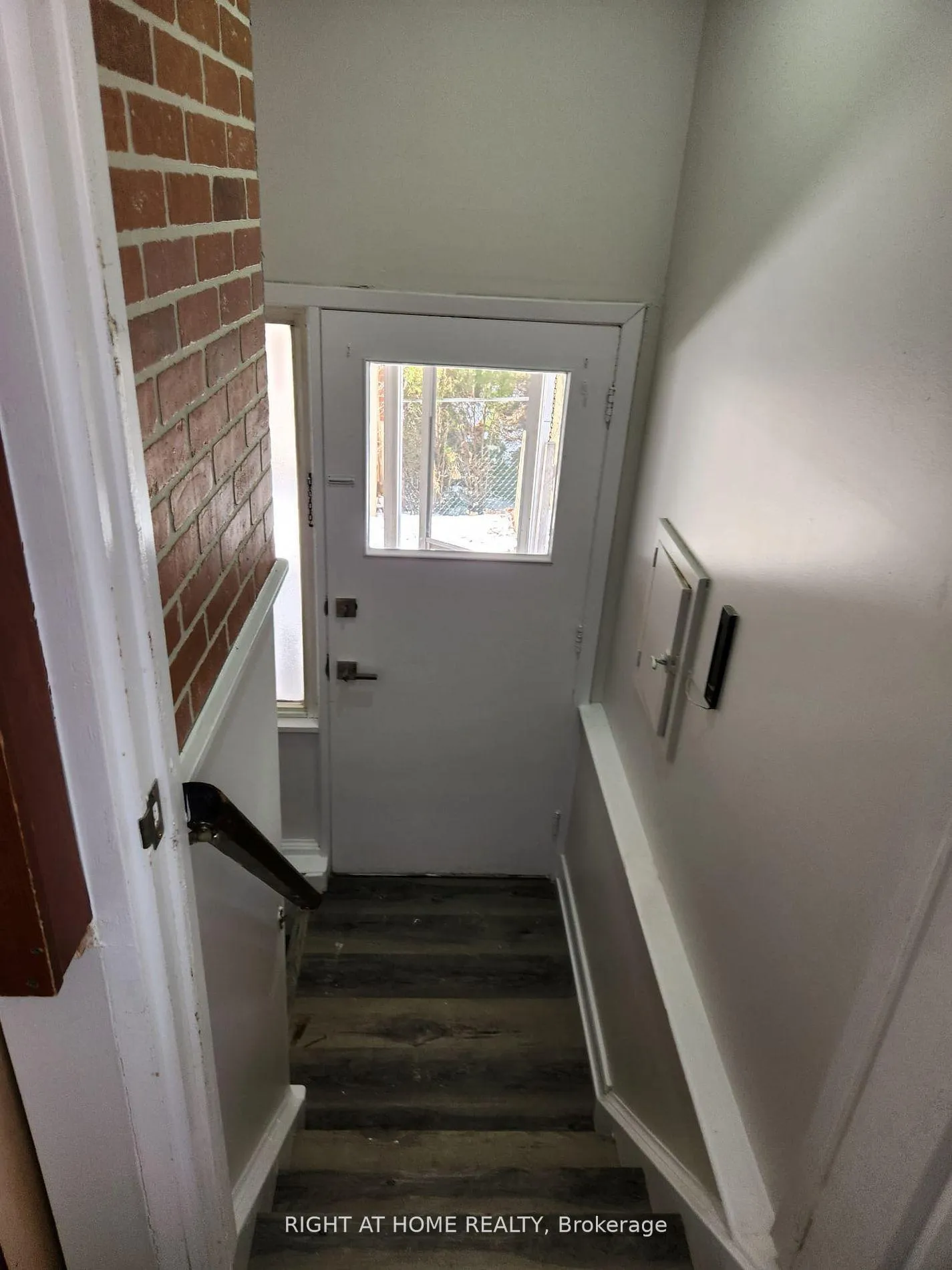 Photo 18 of Unit (Upper), 4 Stanley Court, Brampton, Brampton South — HOMEH