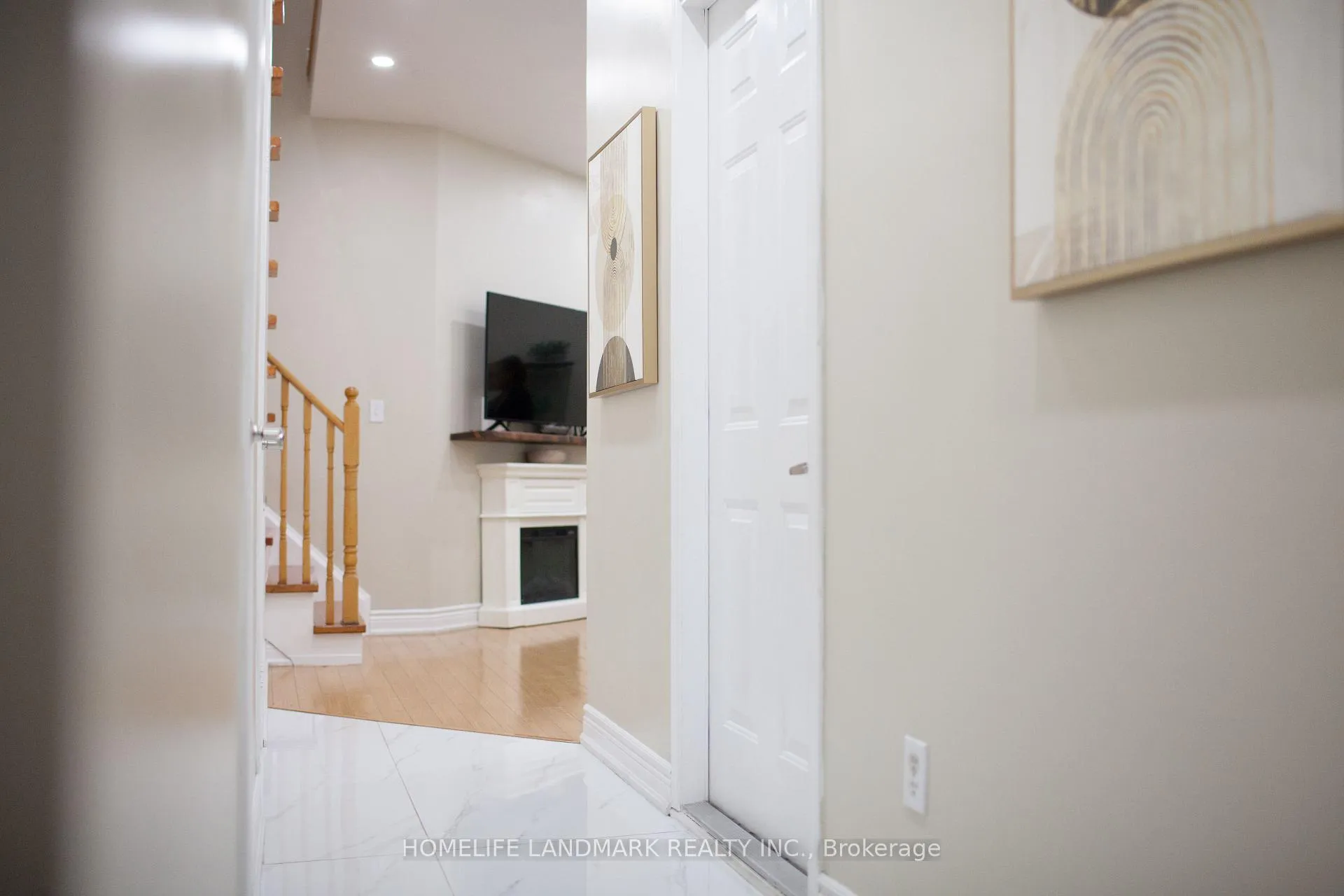 Photo 4 of 24 Cherryplum Way, Brampton, Bramalea North Industrial — HOMEH