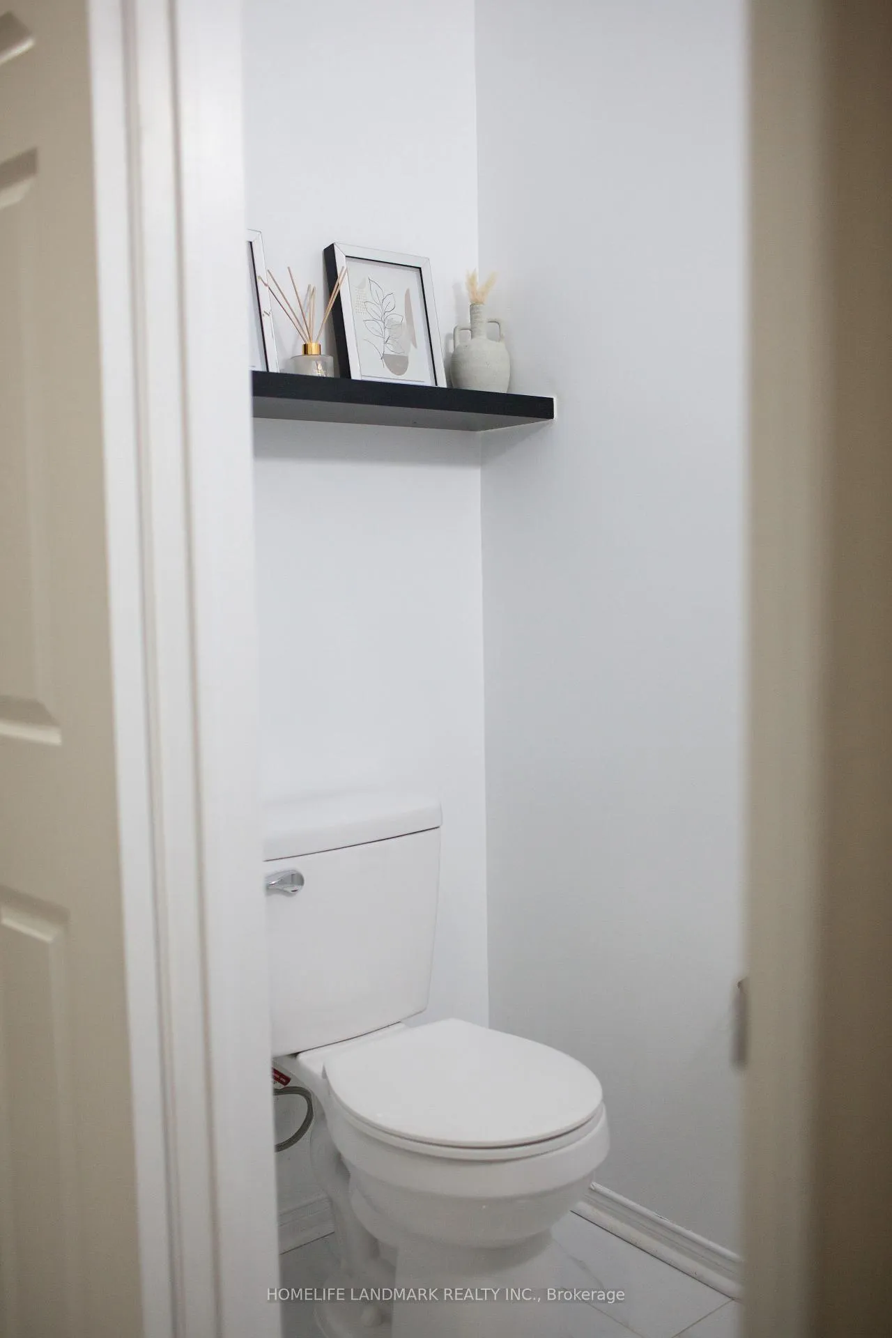 Photo 5 of 24 Cherryplum Way, Brampton, Bramalea North Industrial — HOMEH