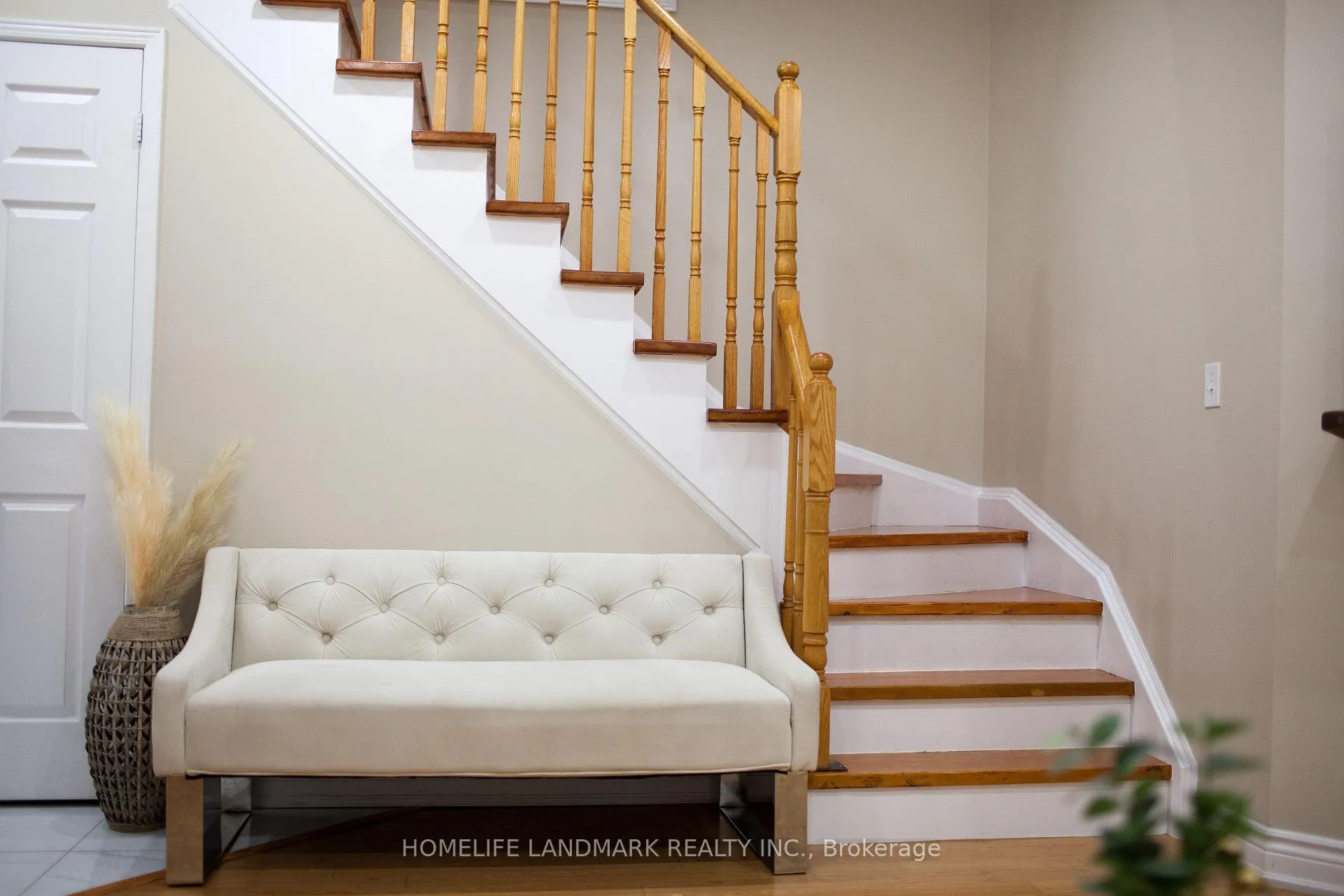 Photo 8 of 24 Cherryplum Way, Brampton, Bramalea North Industrial — HOMEH
