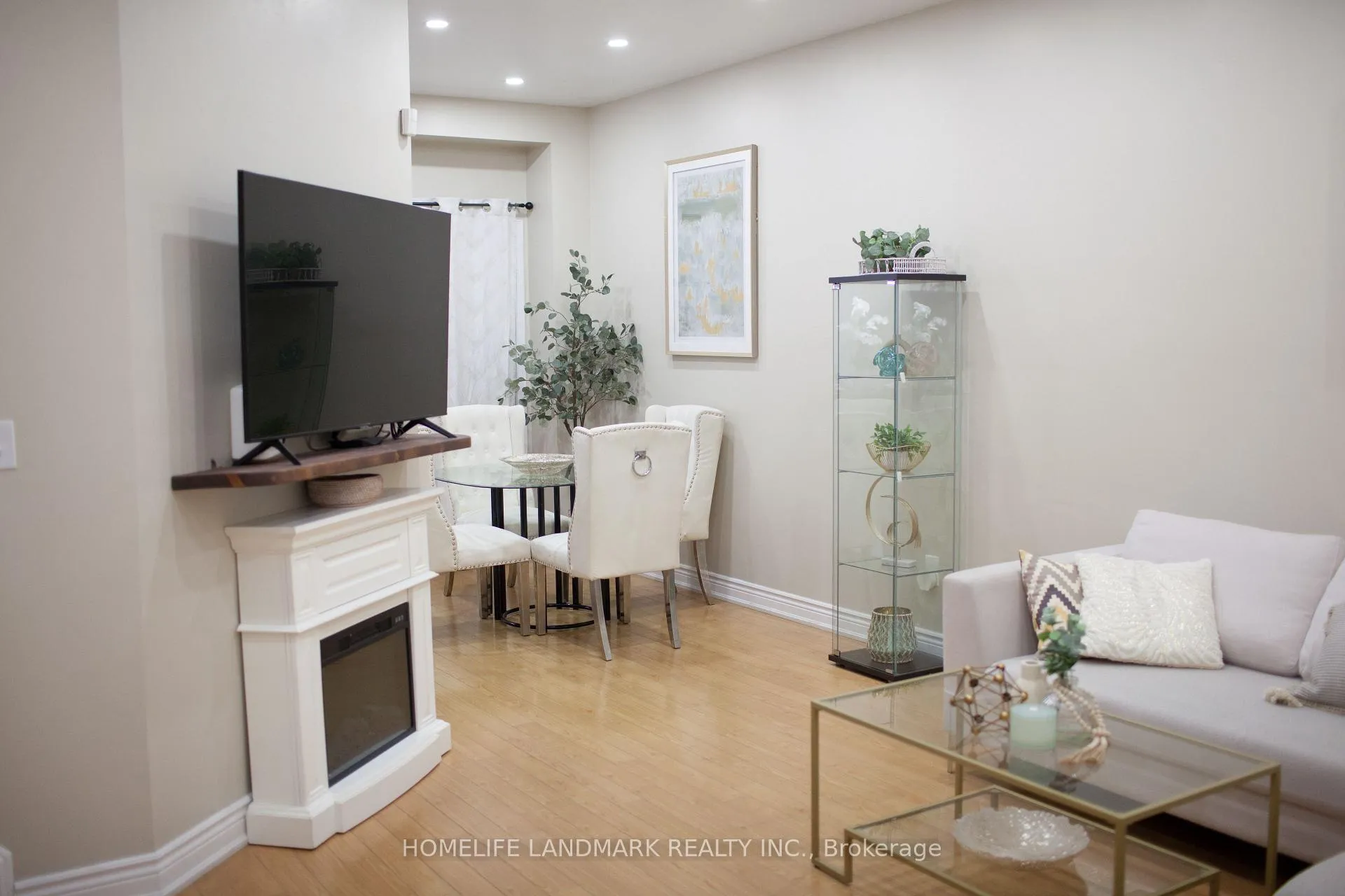 Photo 9 of 24 Cherryplum Way, Brampton, Bramalea North Industrial — HOMEH