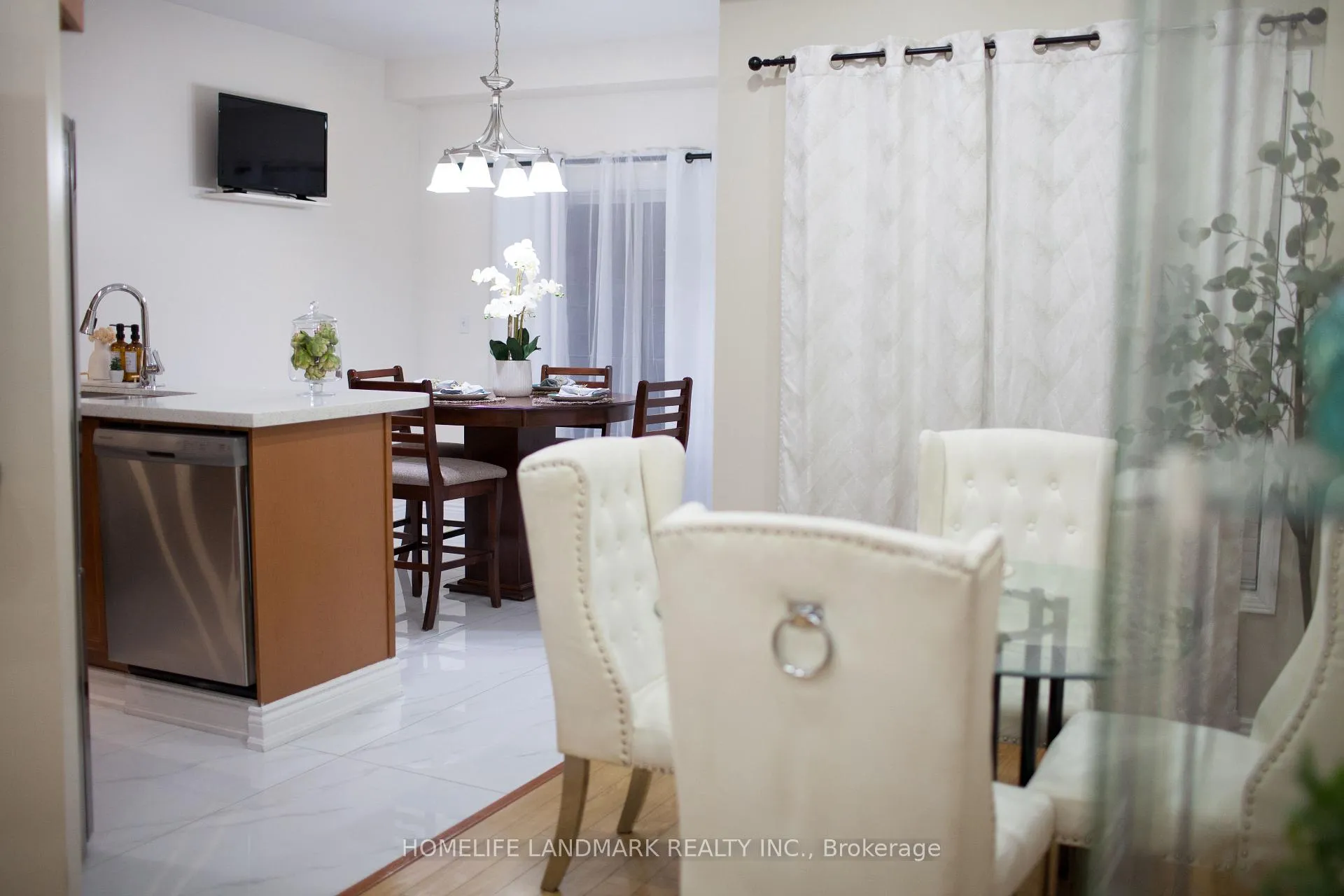 Photo 16 of 24 Cherryplum Way, Brampton, Bramalea North Industrial — HOMEH