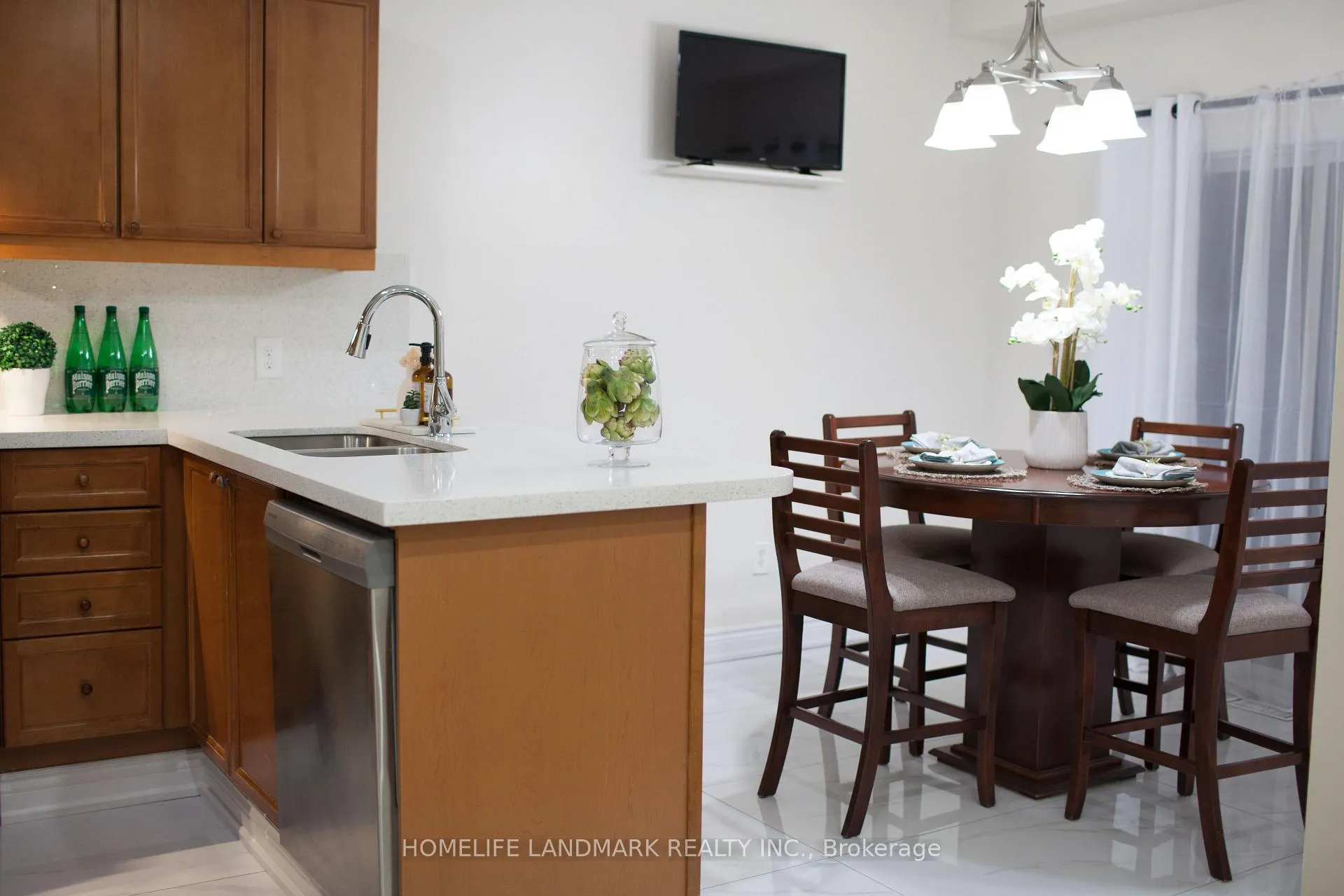Photo 17 of 24 Cherryplum Way, Brampton, Bramalea North Industrial — HOMEH