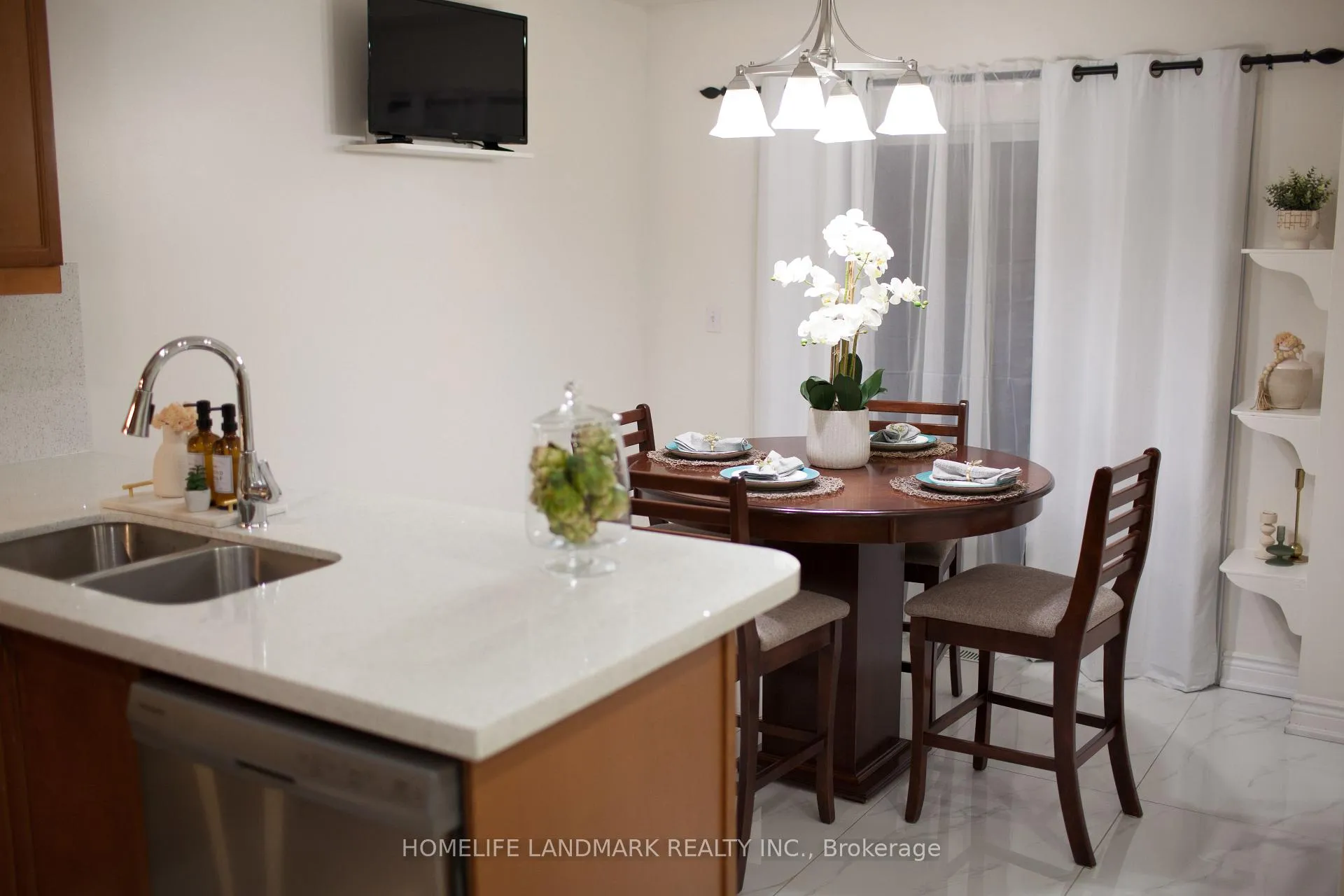 Photo 18 of 24 Cherryplum Way, Brampton, Bramalea North Industrial — HOMEH