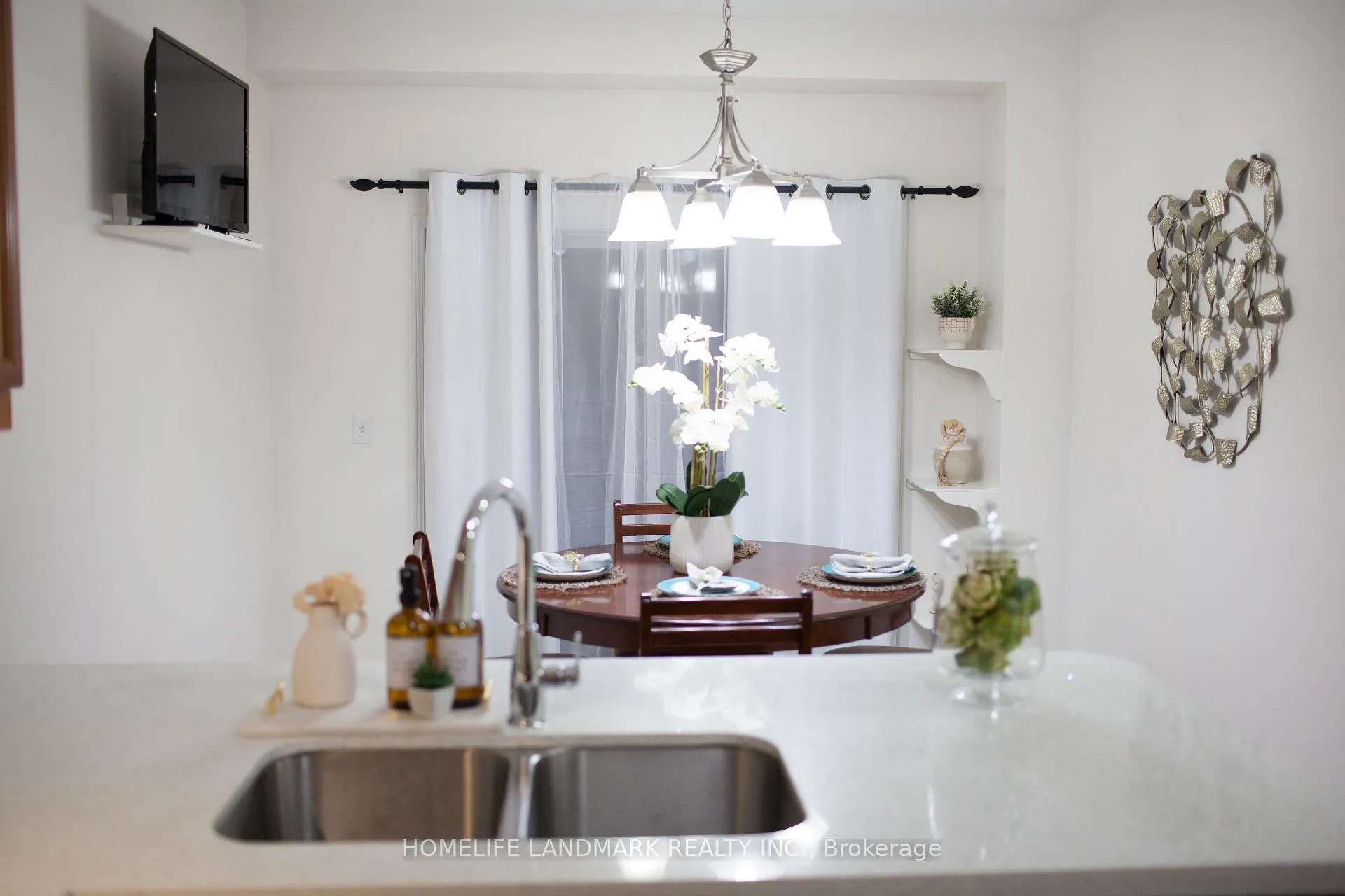 Photo 20 of 24 Cherryplum Way, Brampton, Bramalea North Industrial — HOMEH