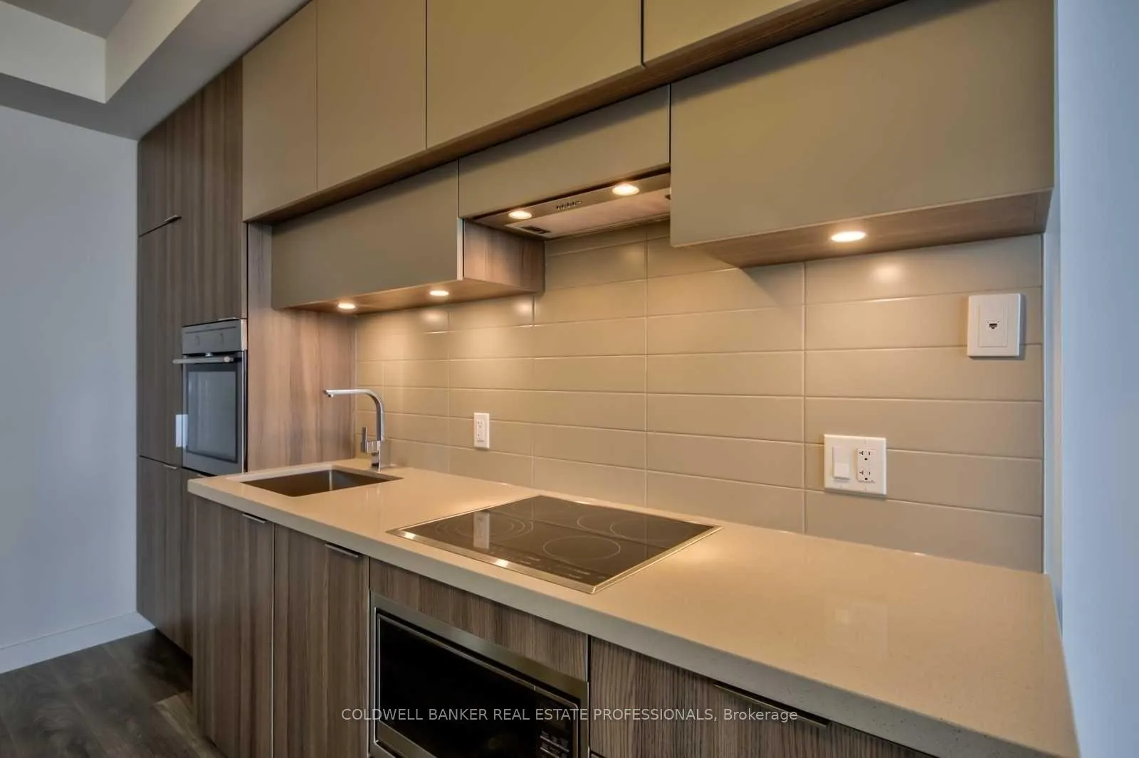Photo 5 of Unit 5307, 8 Eglinton Avenue E, Toronto, Mount Pleasant West — HOMEH