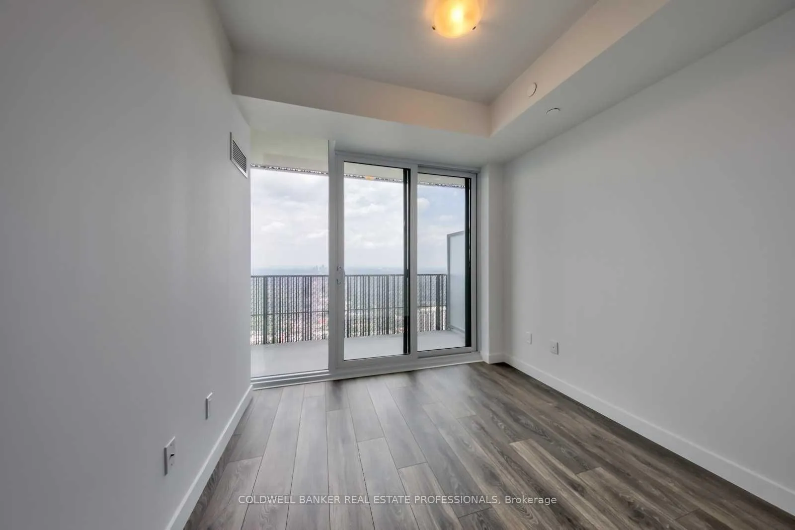 Photo 8 of Unit 5307, 8 Eglinton Avenue E, Toronto, Mount Pleasant West — HOMEH