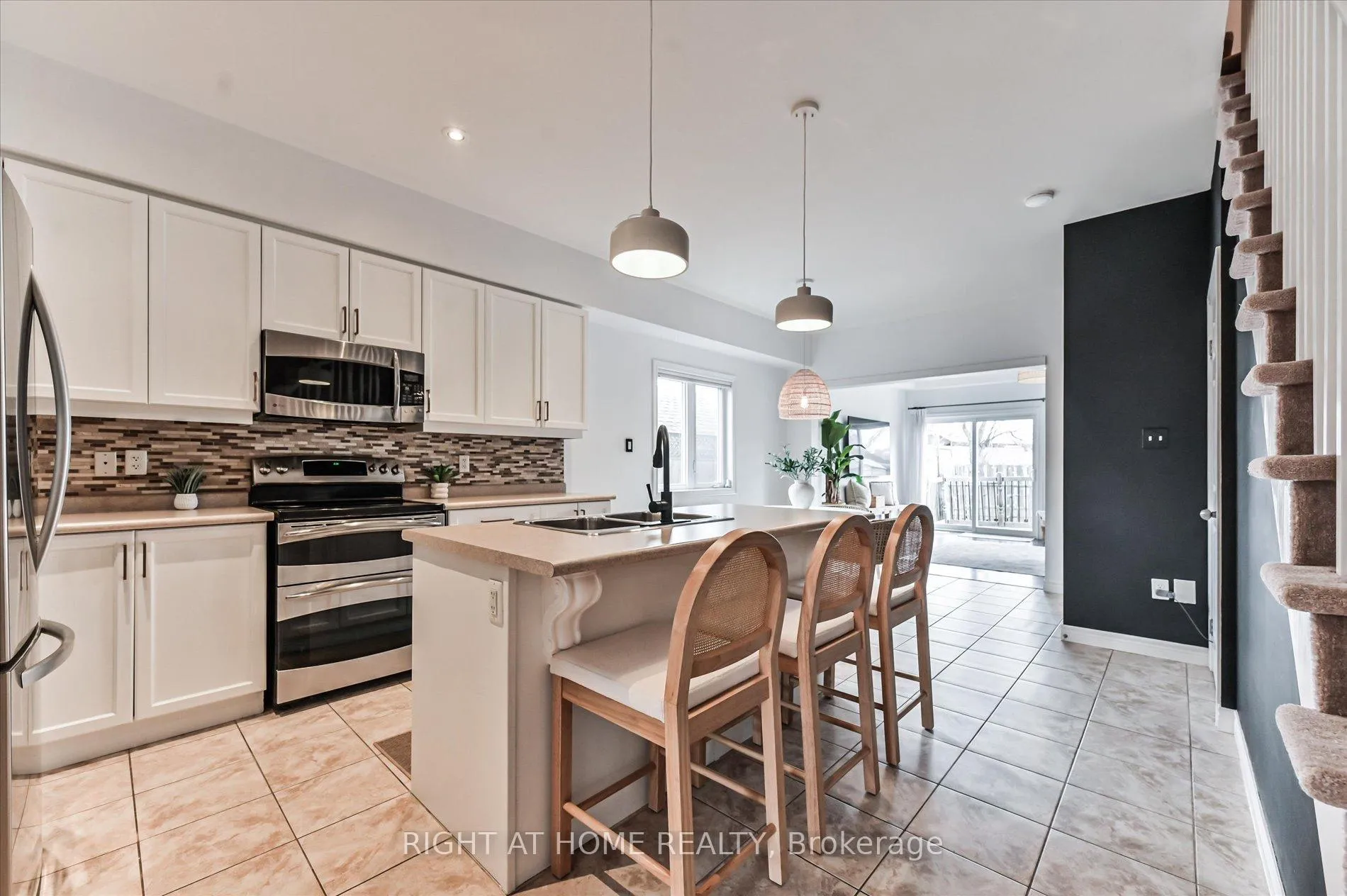Photo 7 of 618 Knox Avenue, Hamilton, Parkview — HOMEH