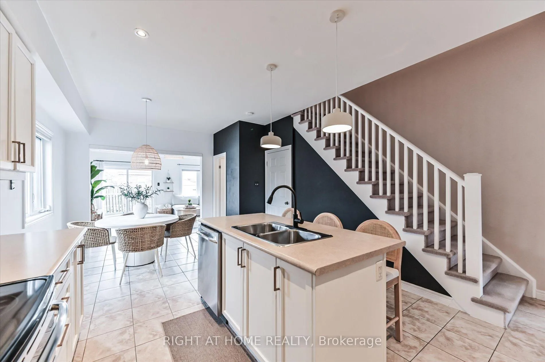 Photo 8 of 618 Knox Avenue, Hamilton, Parkview — HOMEH
