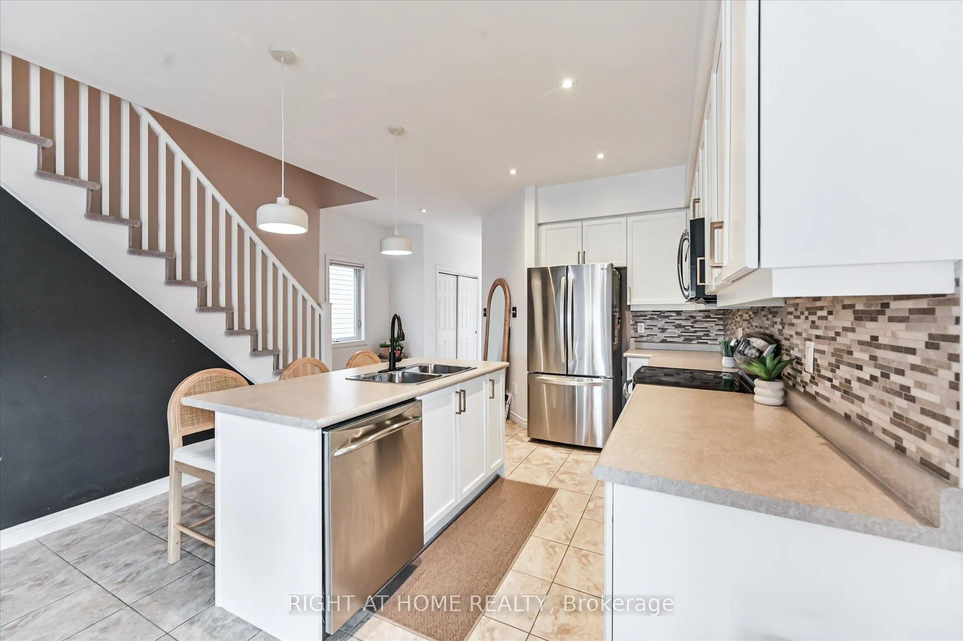 Photo 9 of 618 Knox Avenue, Hamilton, Parkview — HOMEH