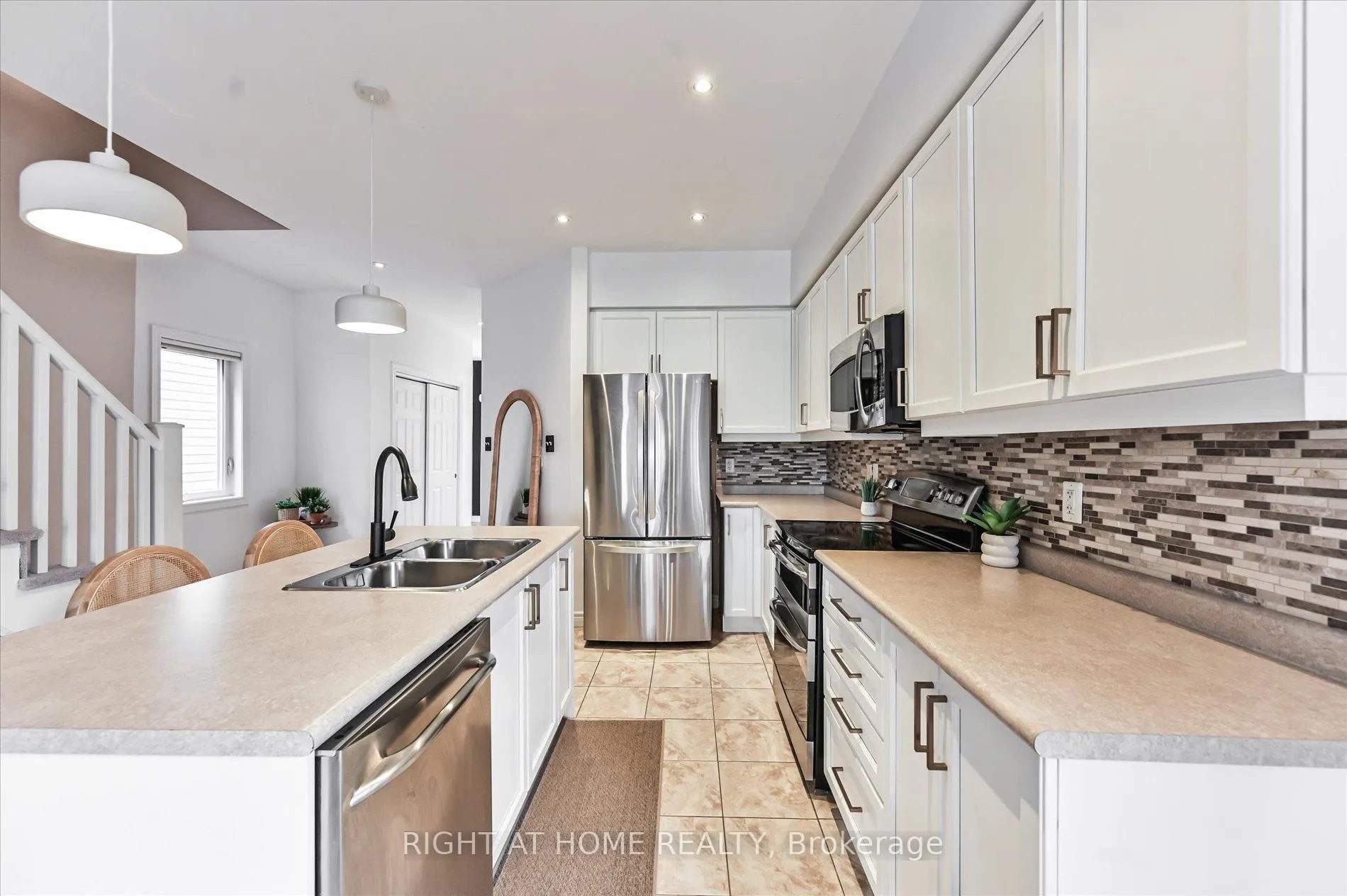 Photo 11 of 618 Knox Avenue, Hamilton, Parkview — HOMEH