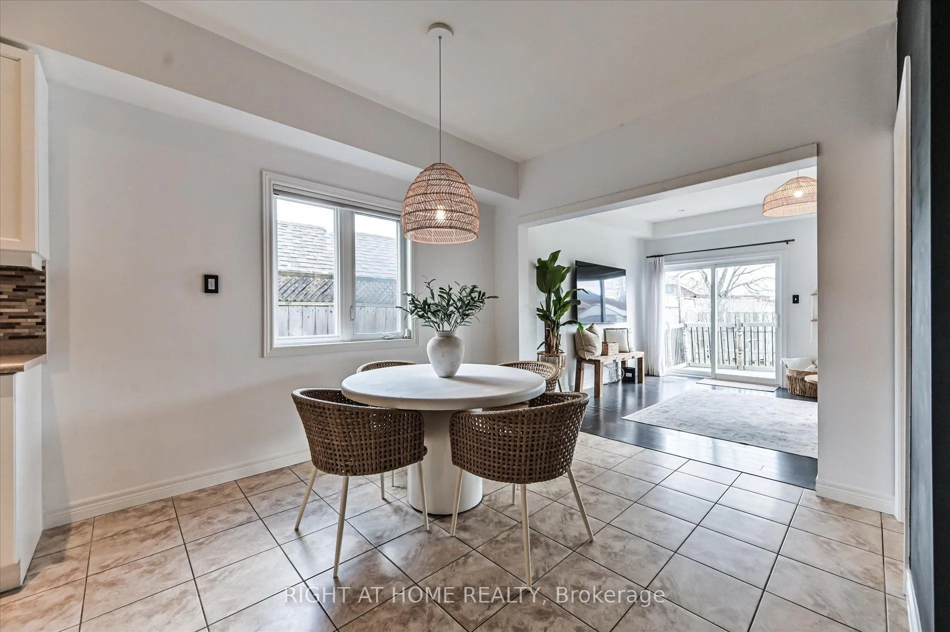 Photo 12 of 618 Knox Avenue, Hamilton, Parkview — HOMEH