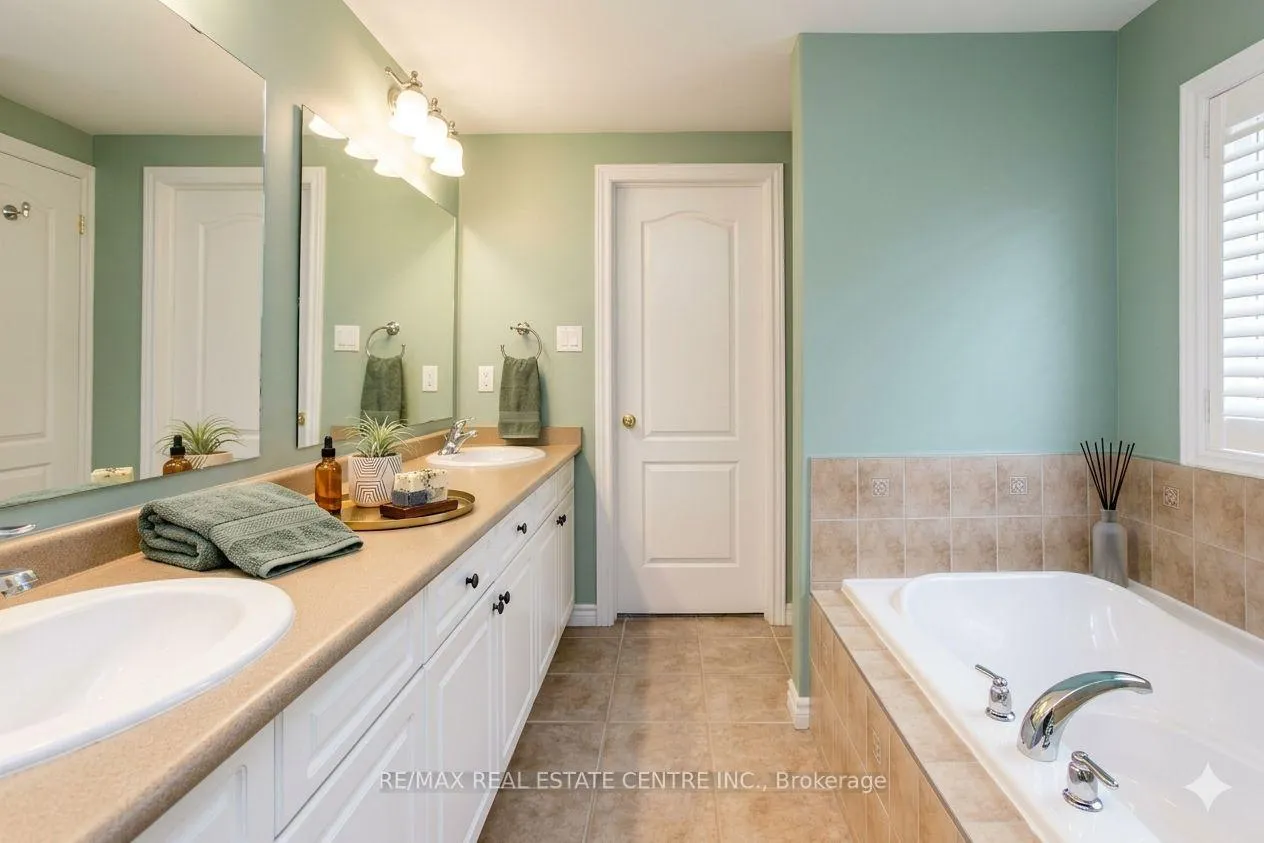 Photo 10 of 103 Armeda Clow Crescent, Essa, Angus — HOMEH